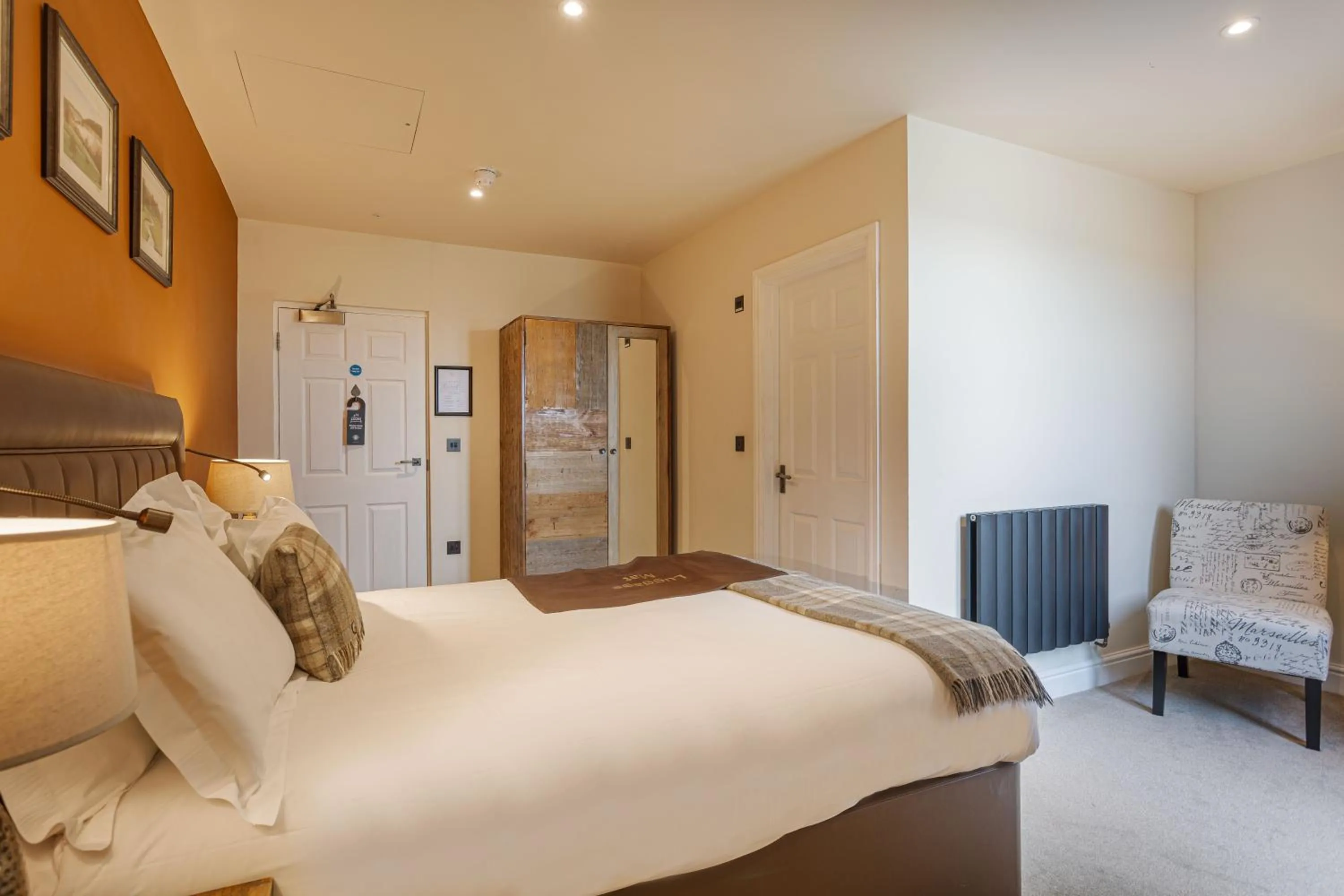 Bed in The Jamaica Inn, Bodmin, Cornwall - The Coaching Inn Group