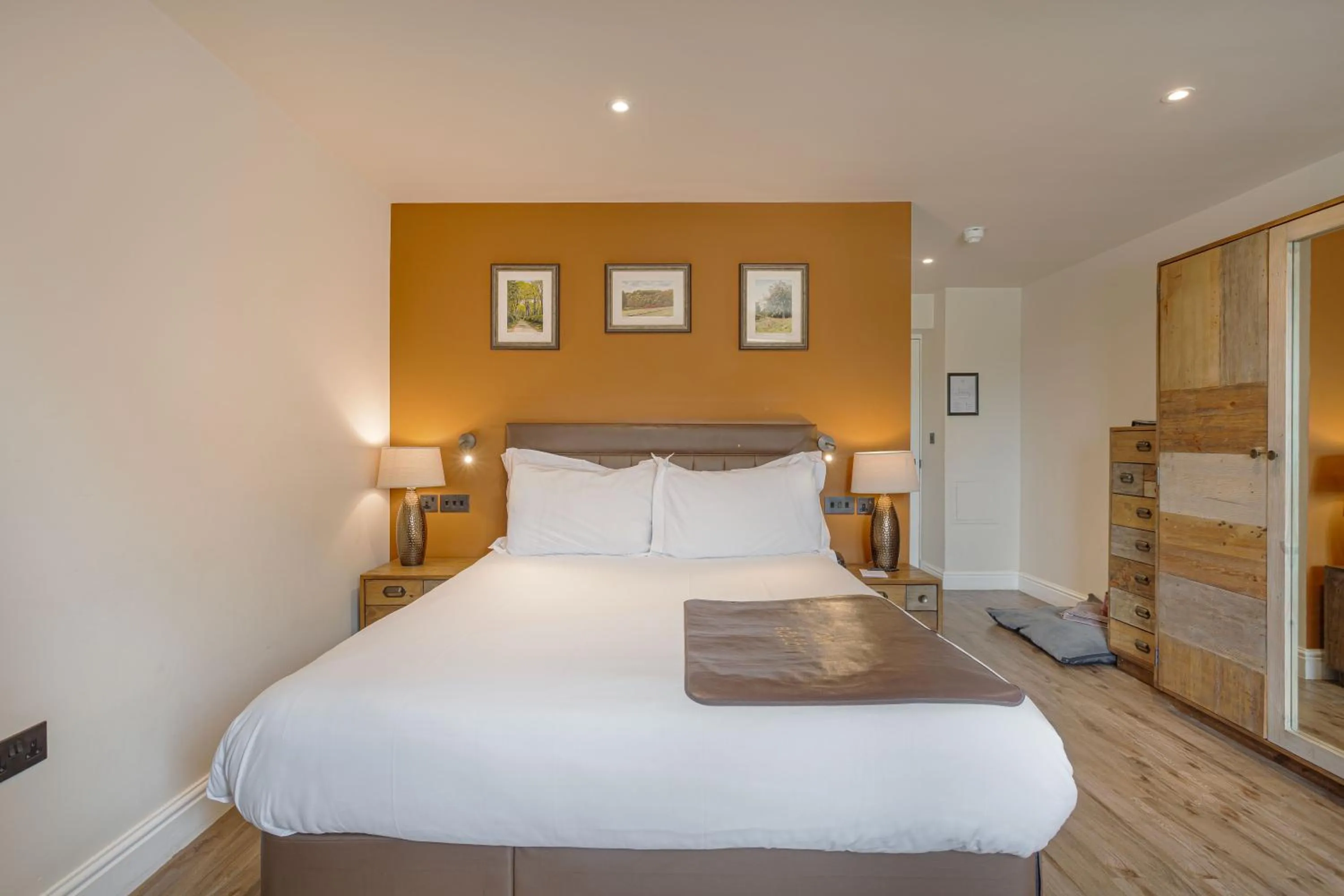 Bed in The Jamaica Inn, Bodmin, Cornwall - The Coaching Inn Group