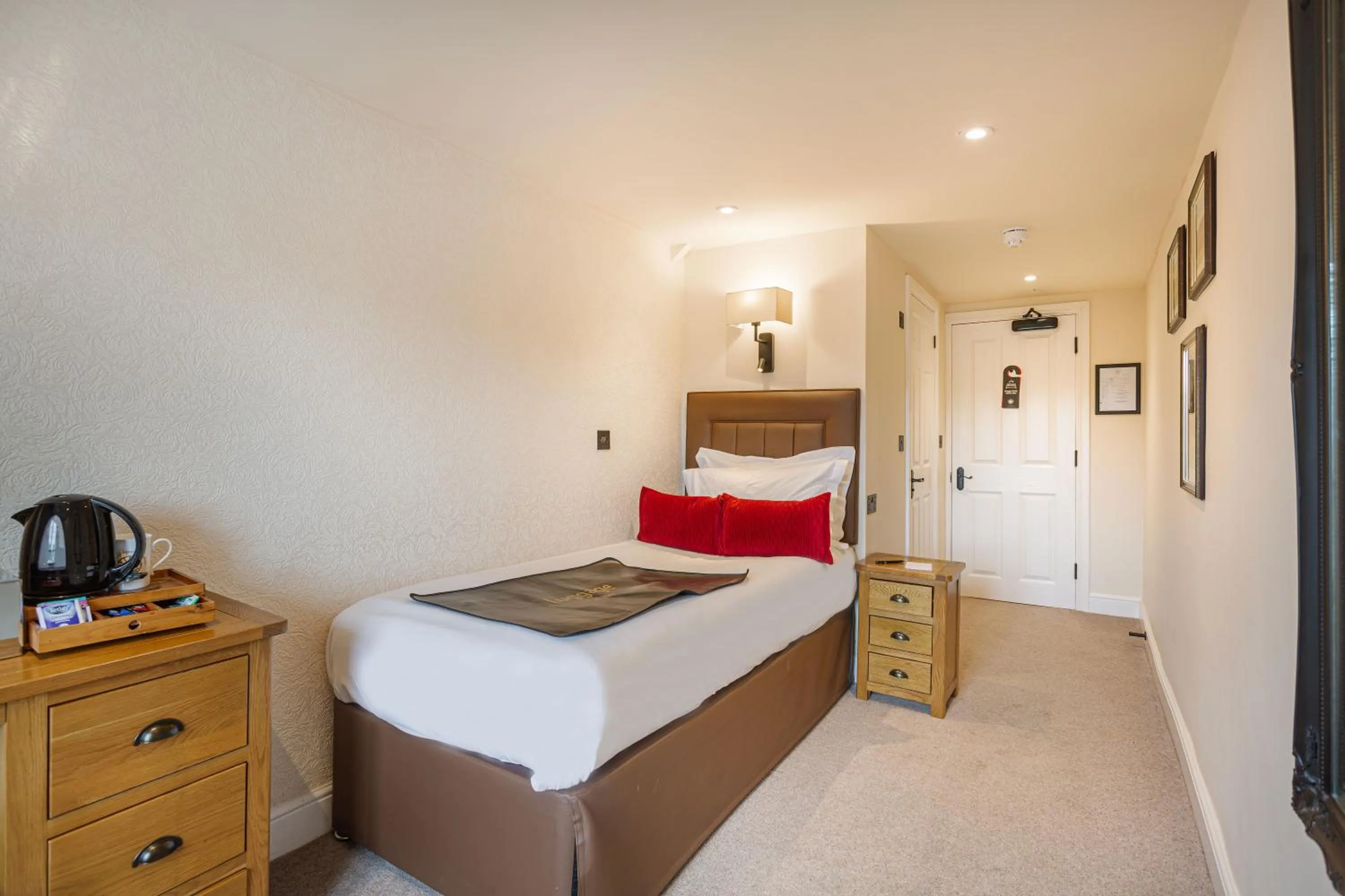 Bed in The Jamaica Inn, Bodmin, Cornwall - The Coaching Inn Group