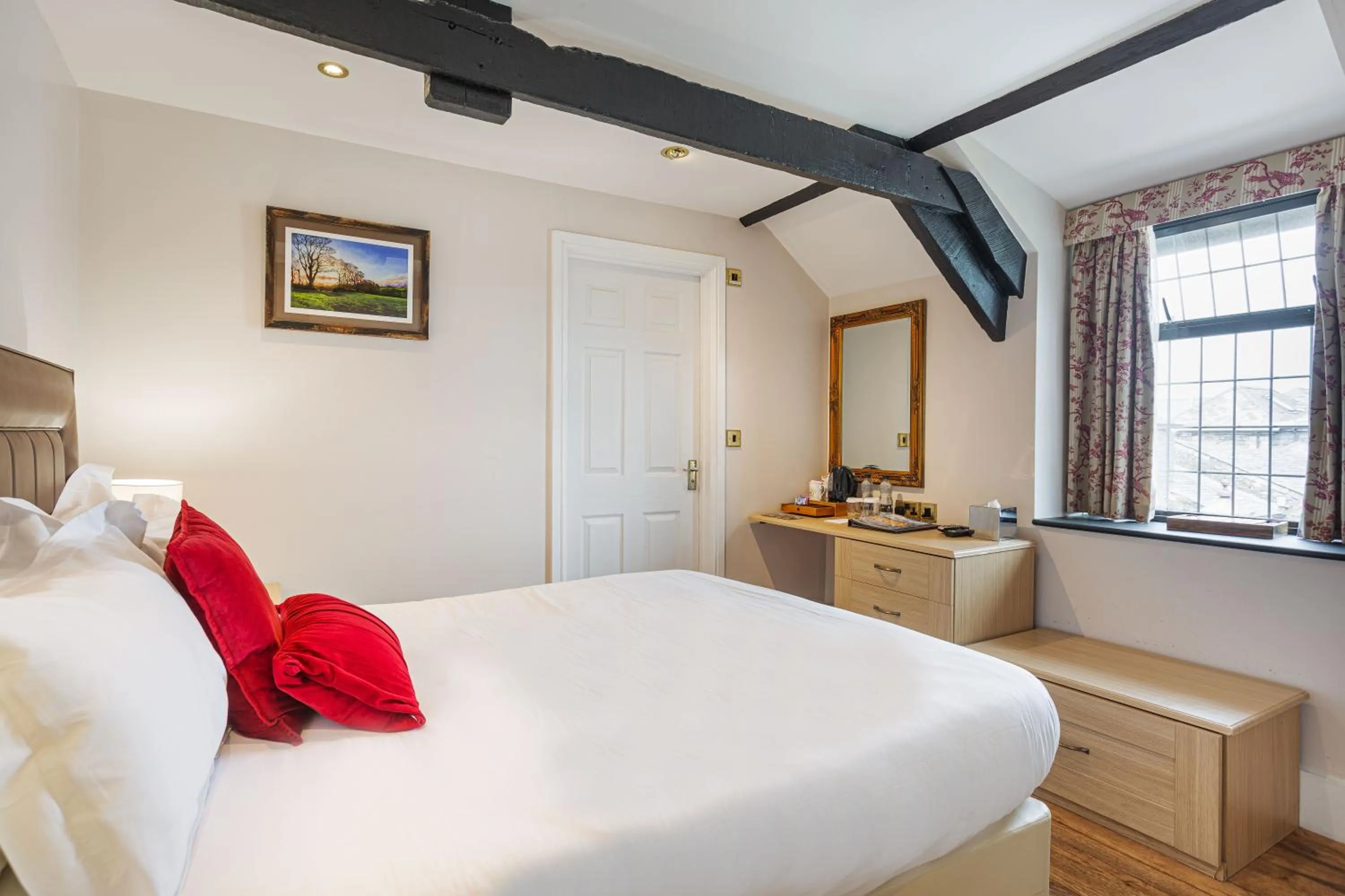 Bed in The Jamaica Inn, Bodmin, Cornwall - The Coaching Inn Group