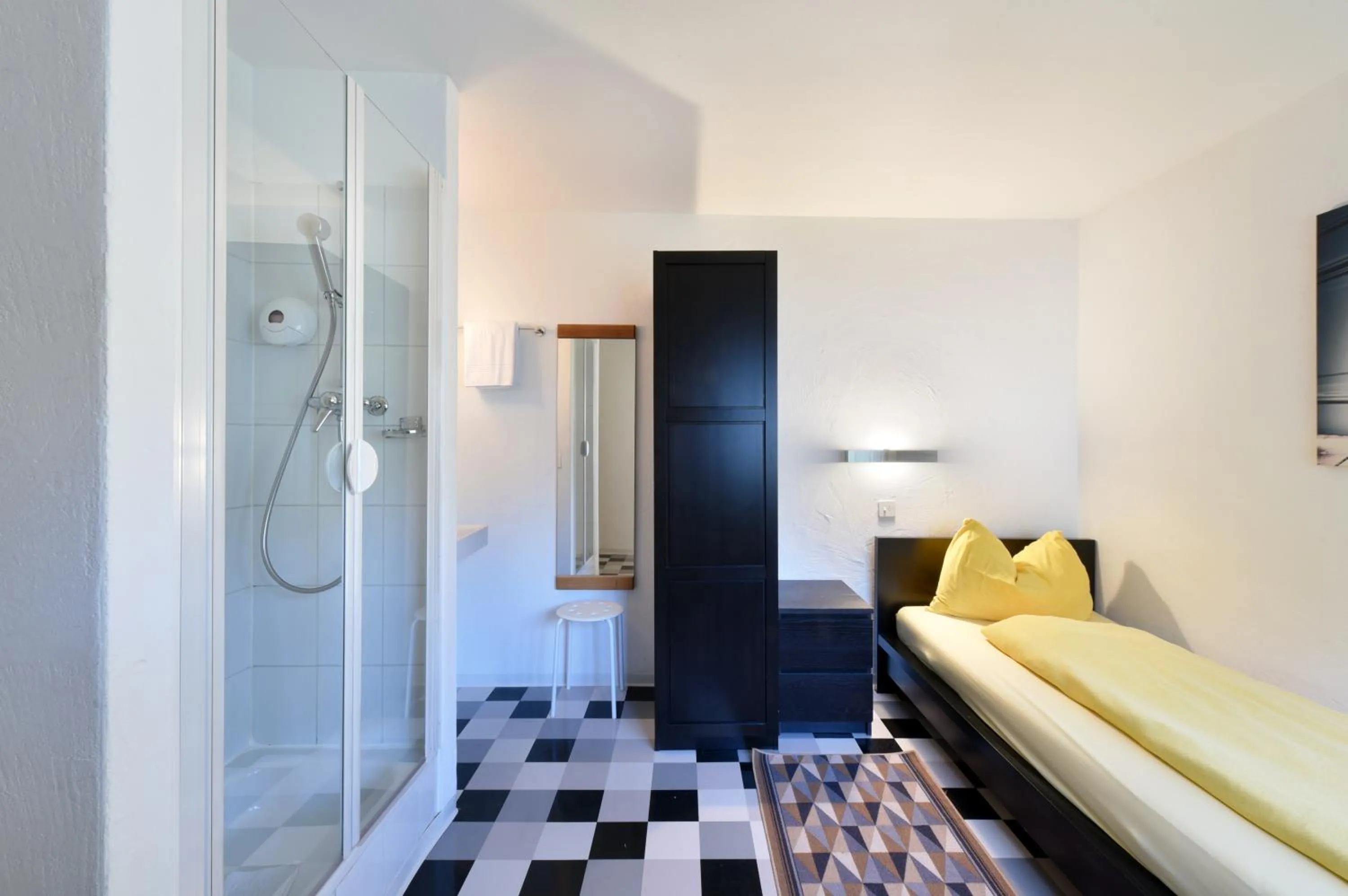 Photo of the whole room, Bed in Schlosshotel - Self Check-In Hotel