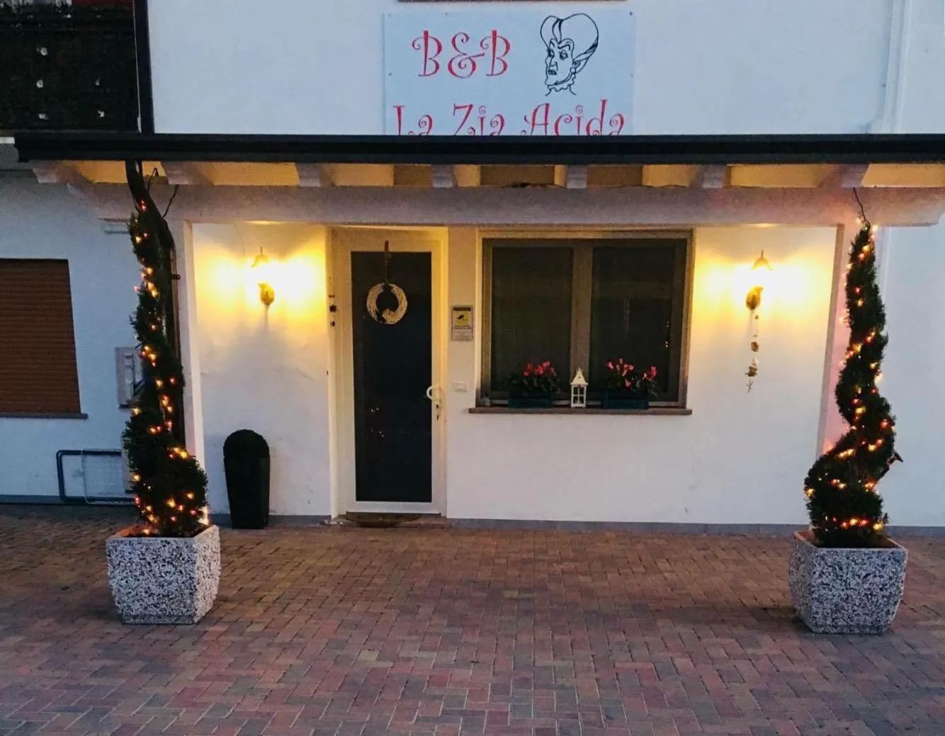 Facade/entrance in La zia Acida