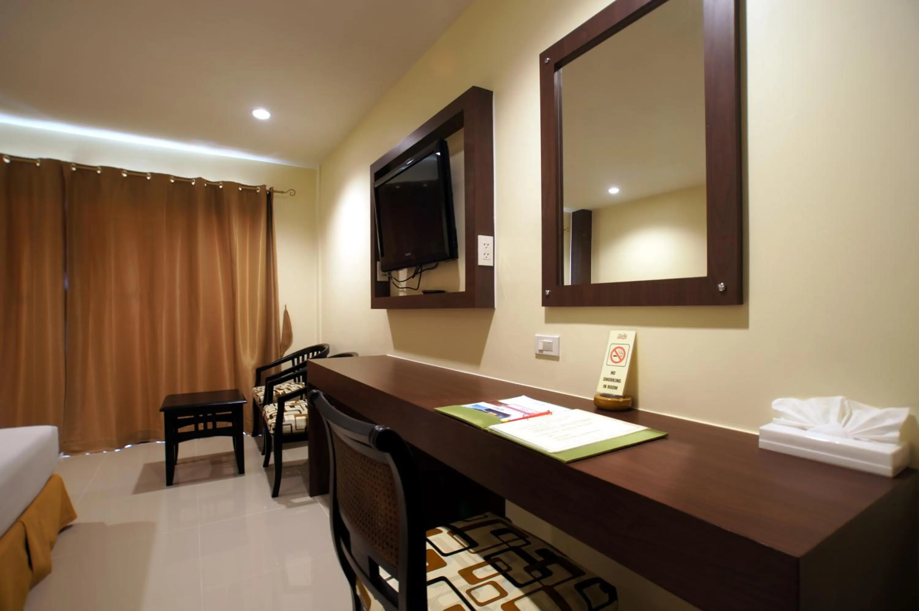 Photo of the whole room, Bed in Khaolak Sunset Resort - Adults Only - SHA Extra Plus