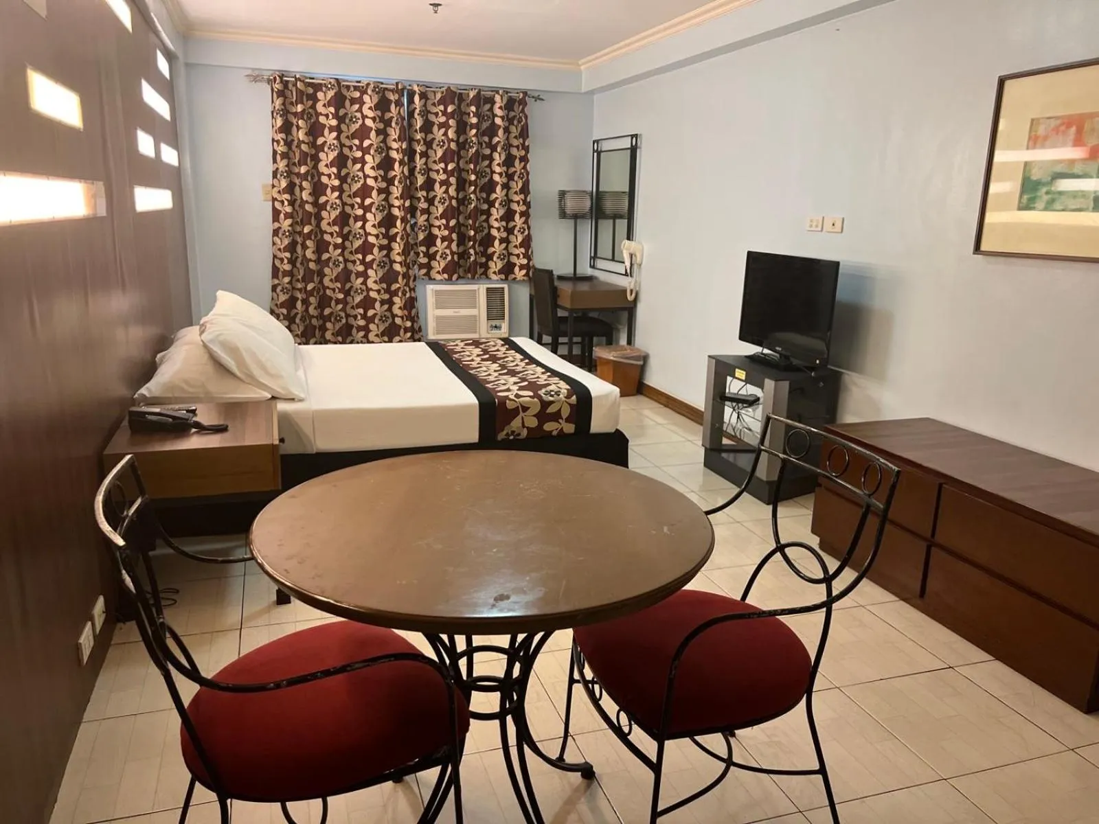 Bed in Jupiter Suites