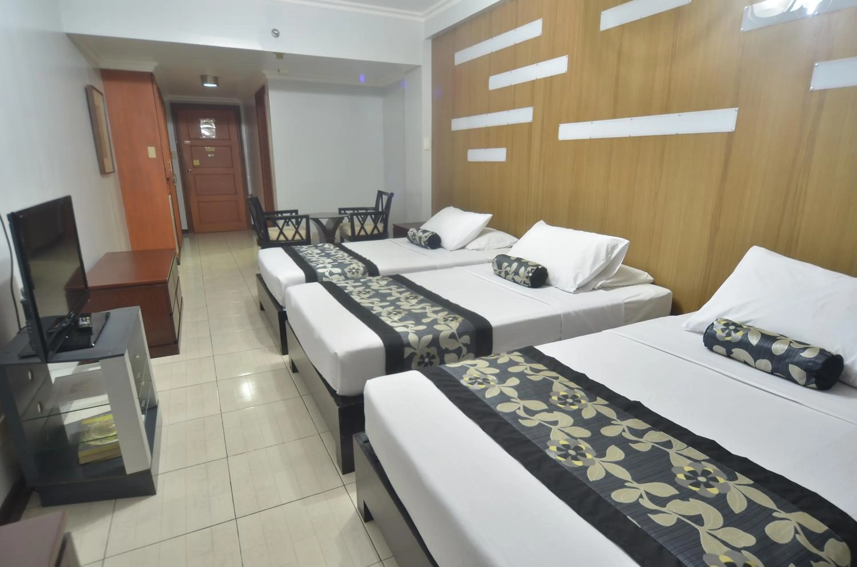 Bedroom, Bed in Jupiter Suites