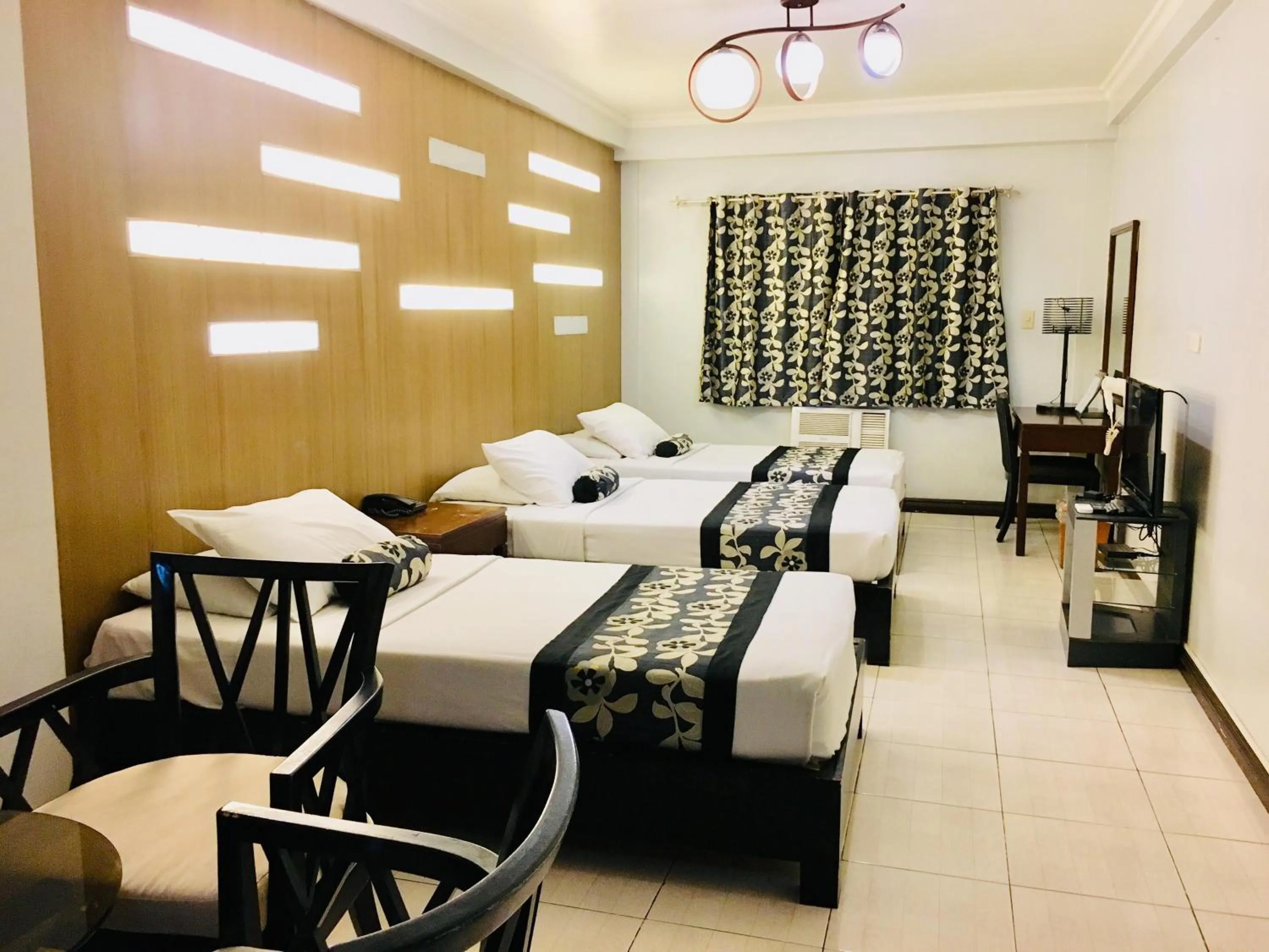 Photo of the whole room, Bed in Jupiter Suites