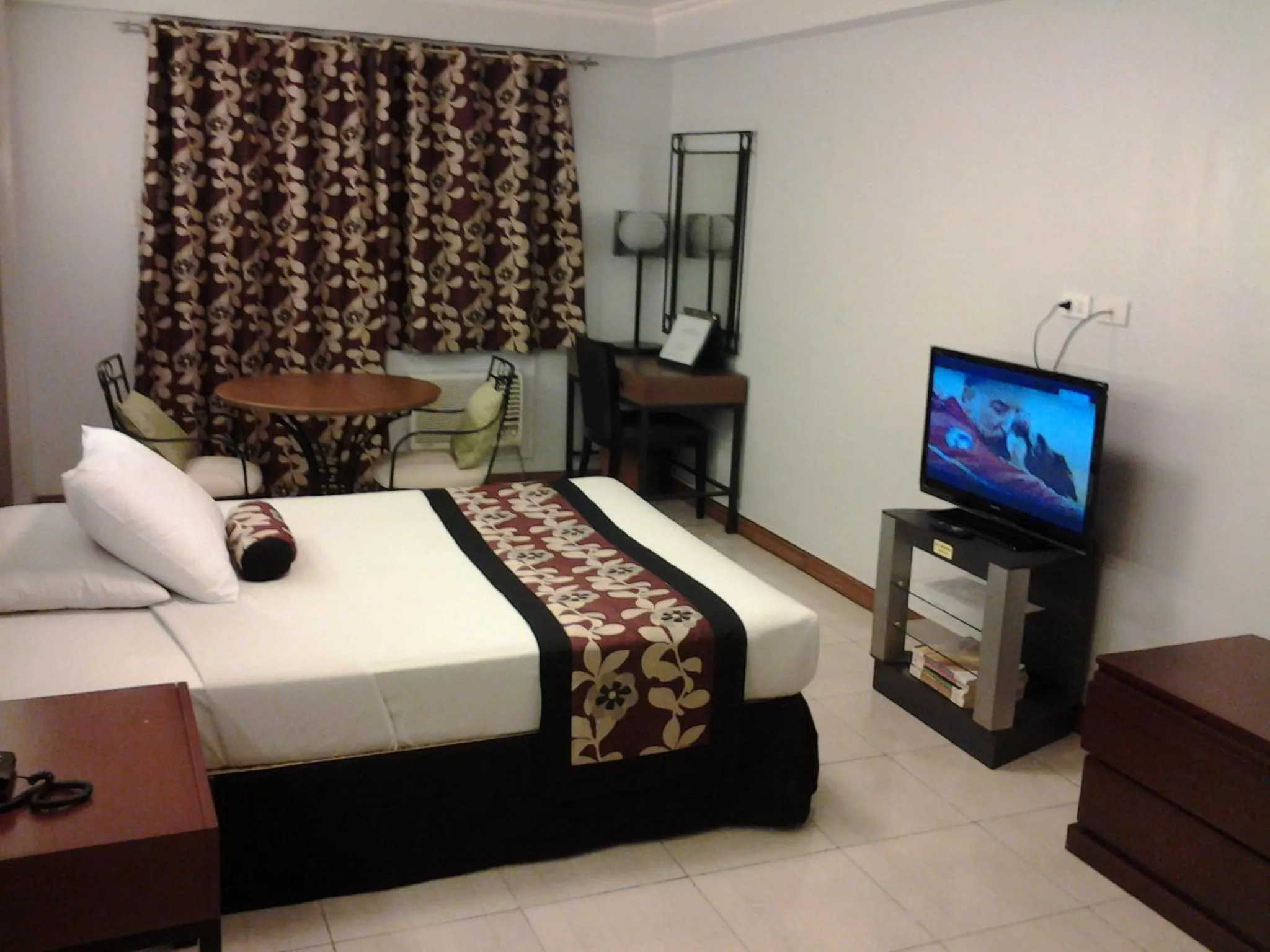 Bed in Jupiter Suites