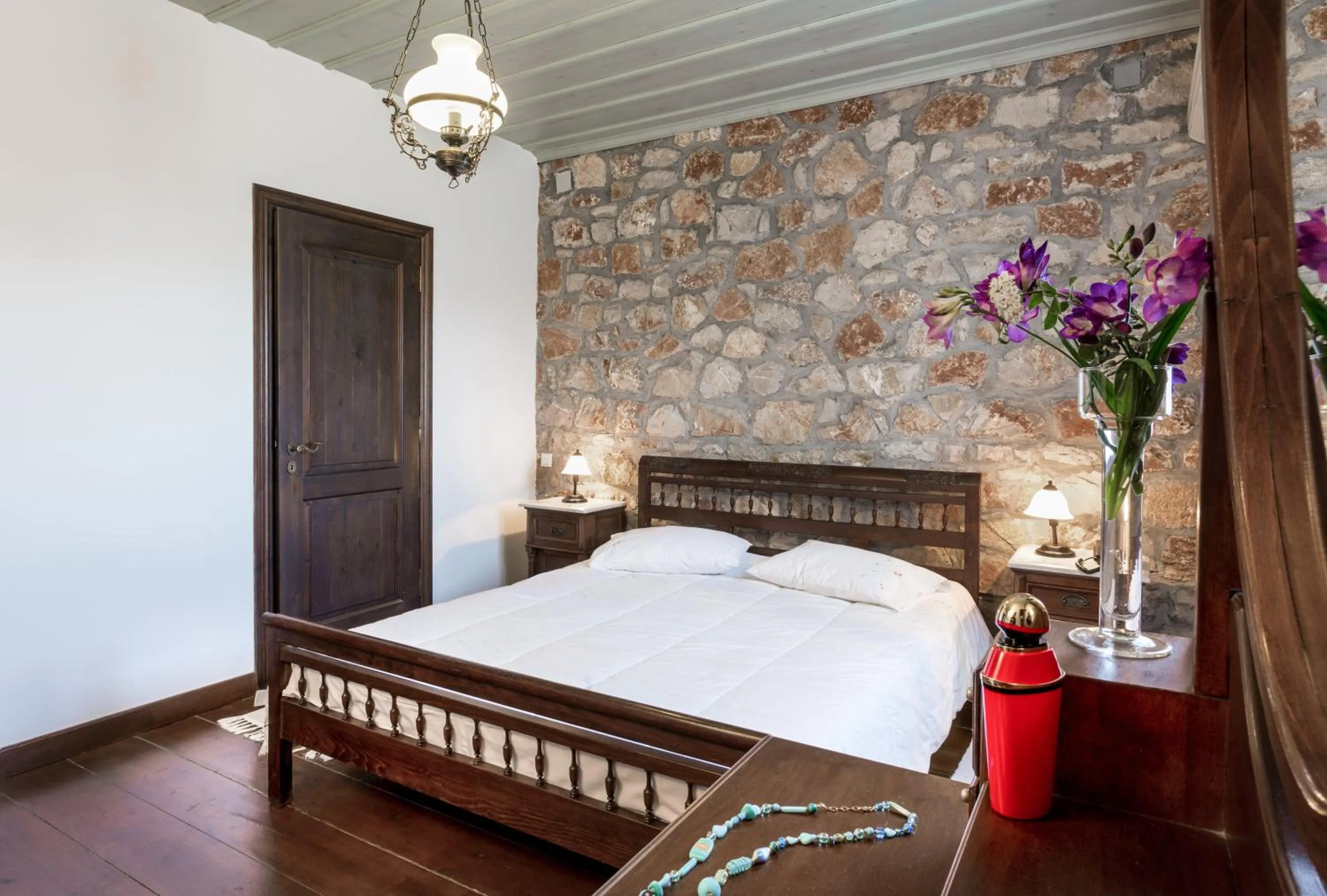 Bed in Klymeni Traditional Homes