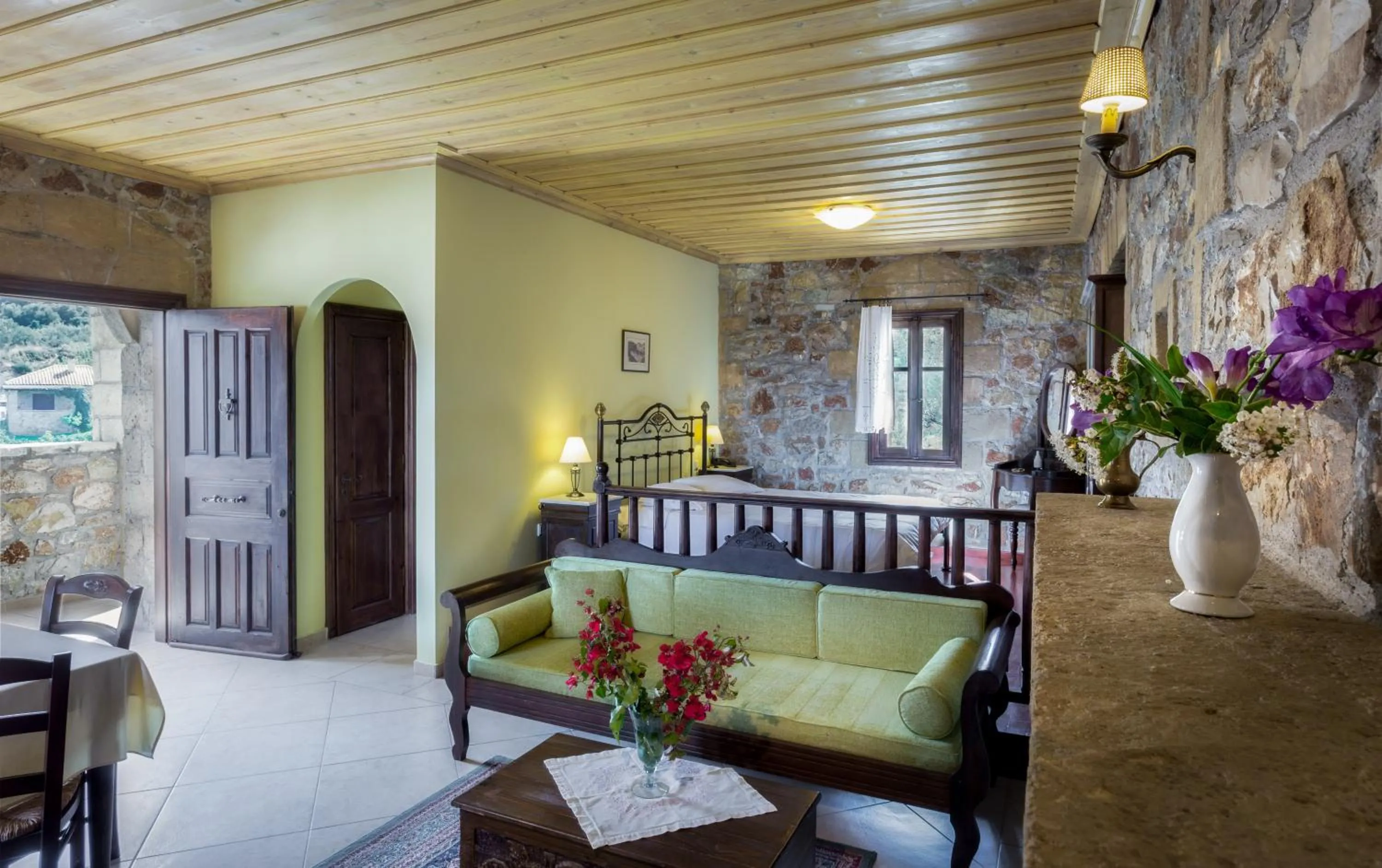 Living room, Bed in Klymeni Traditional Homes