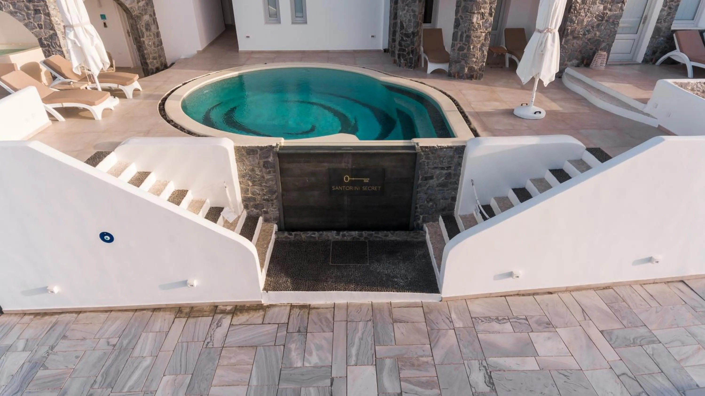Facade/entrance in Santorini Secret Premium