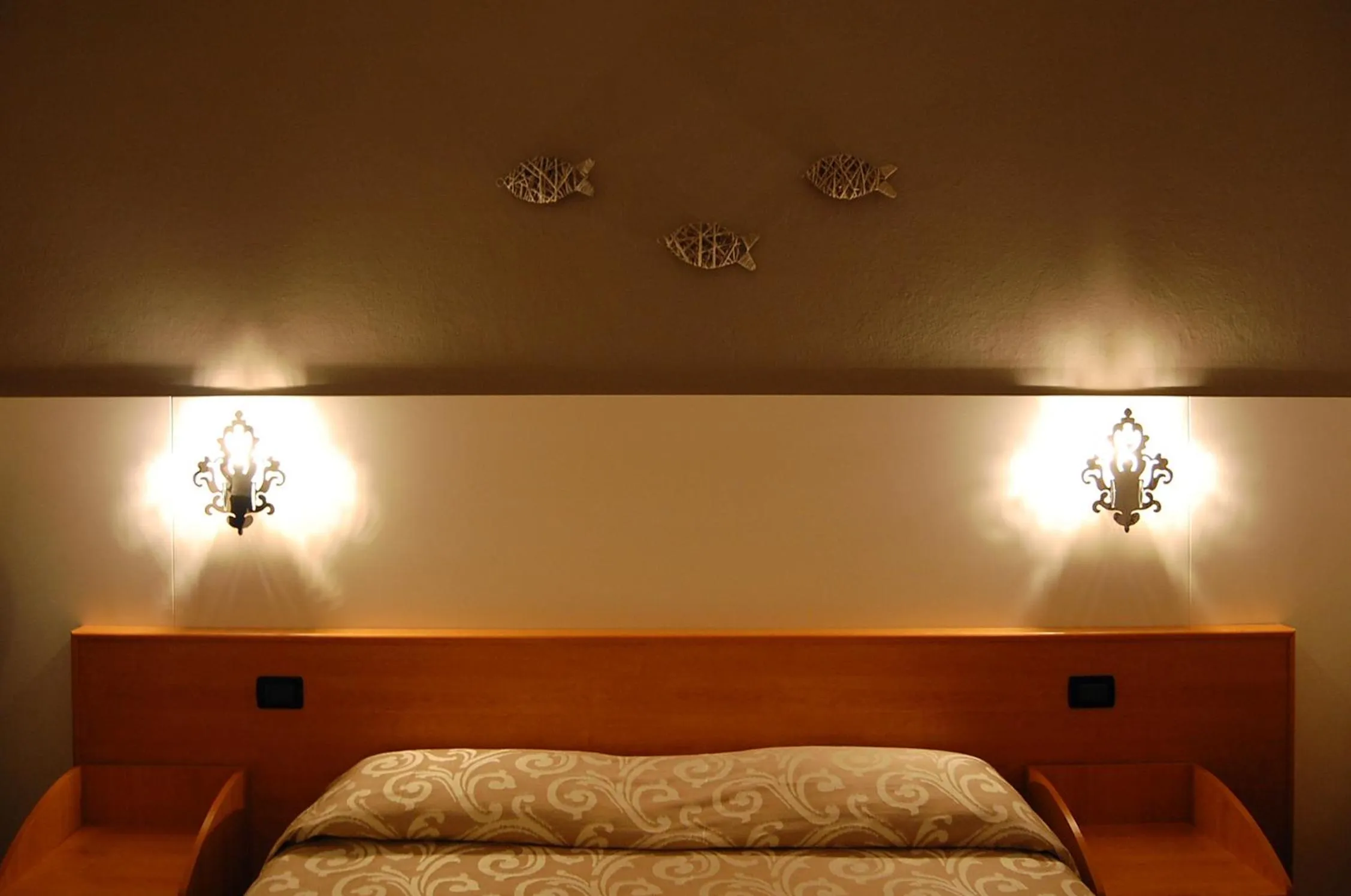 Bed in Albergo Suisse Bellevue