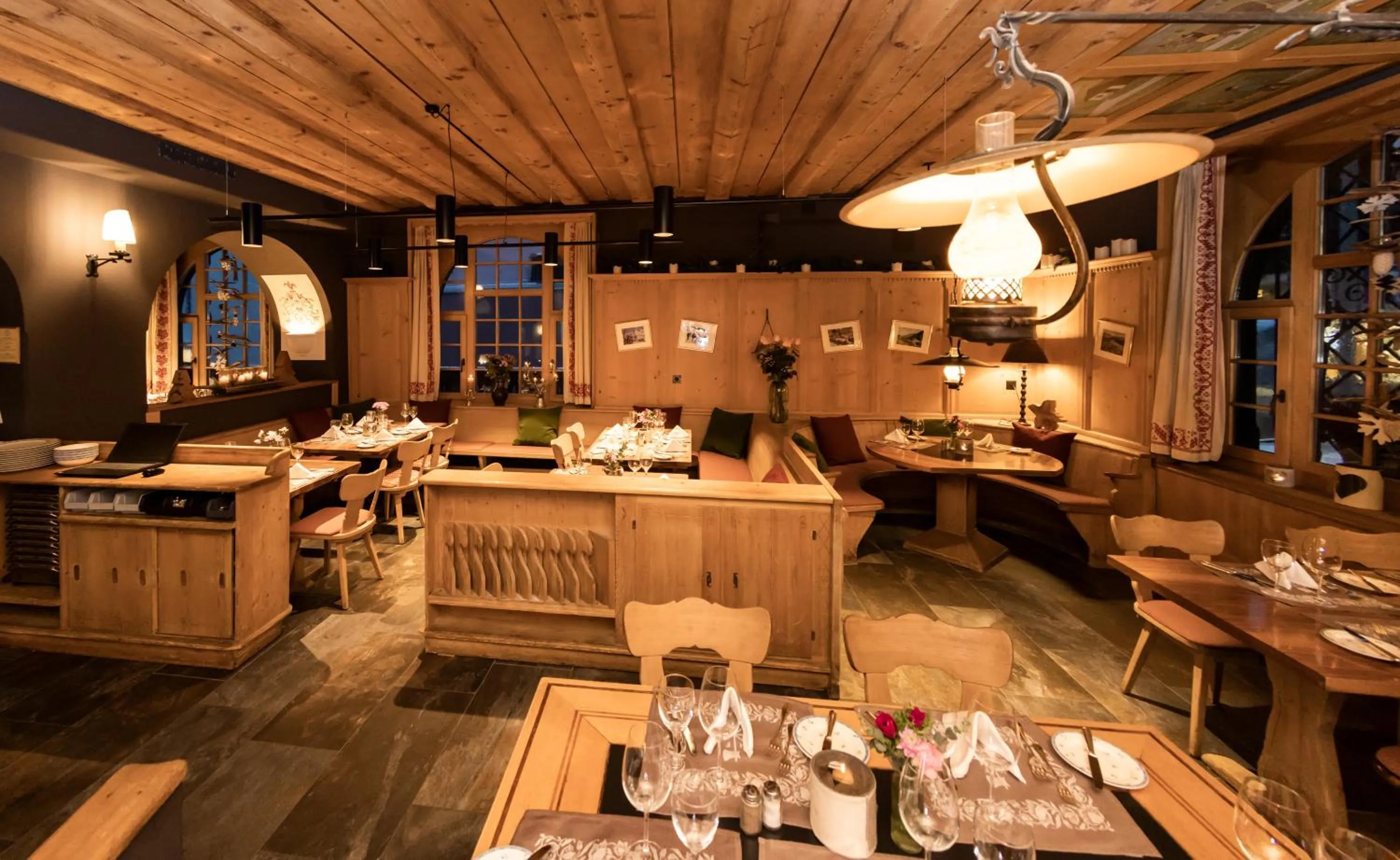 Restaurant/places to eat in Hotel Parsenn