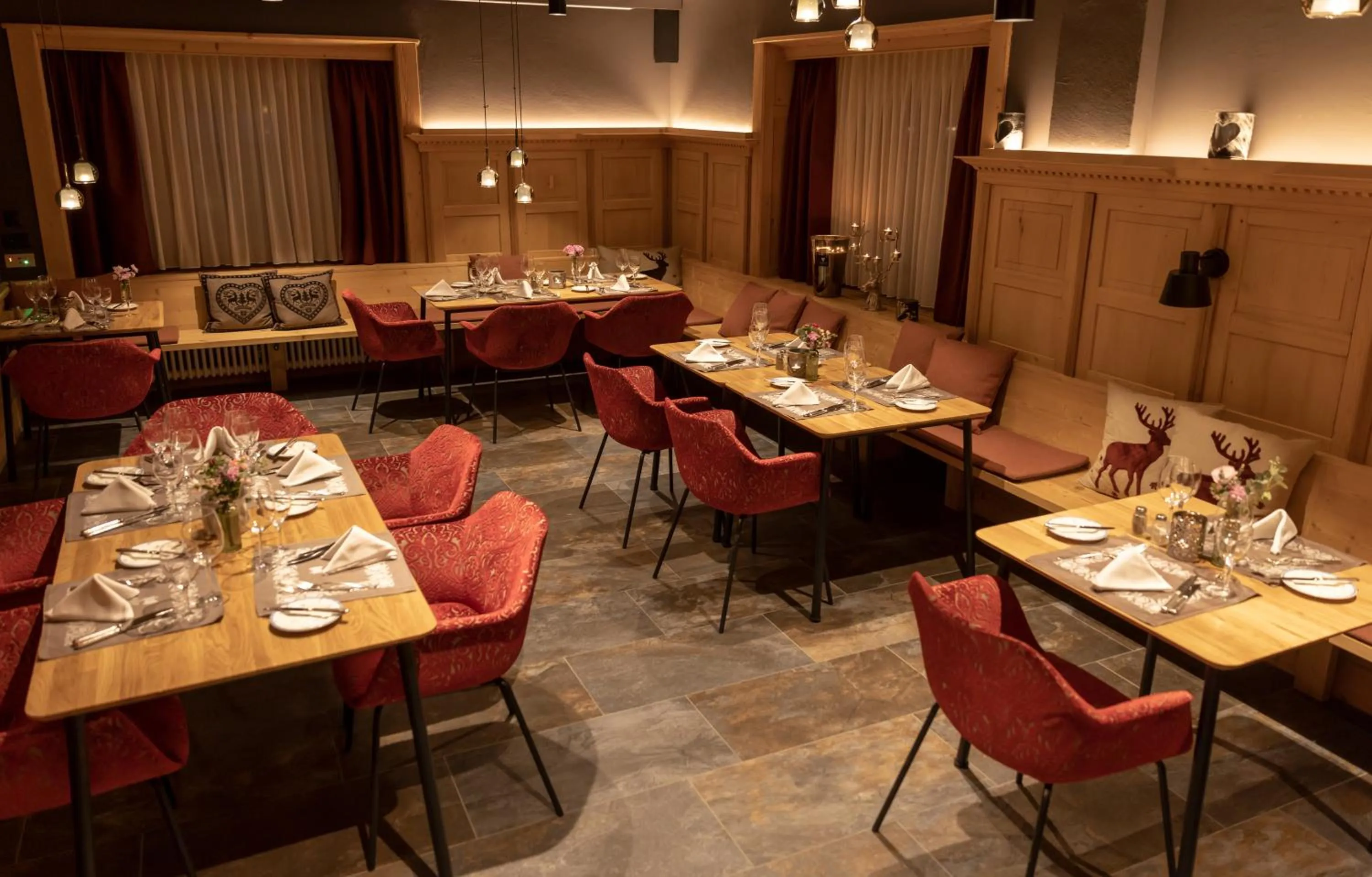 Restaurant/places to eat in Hotel Parsenn