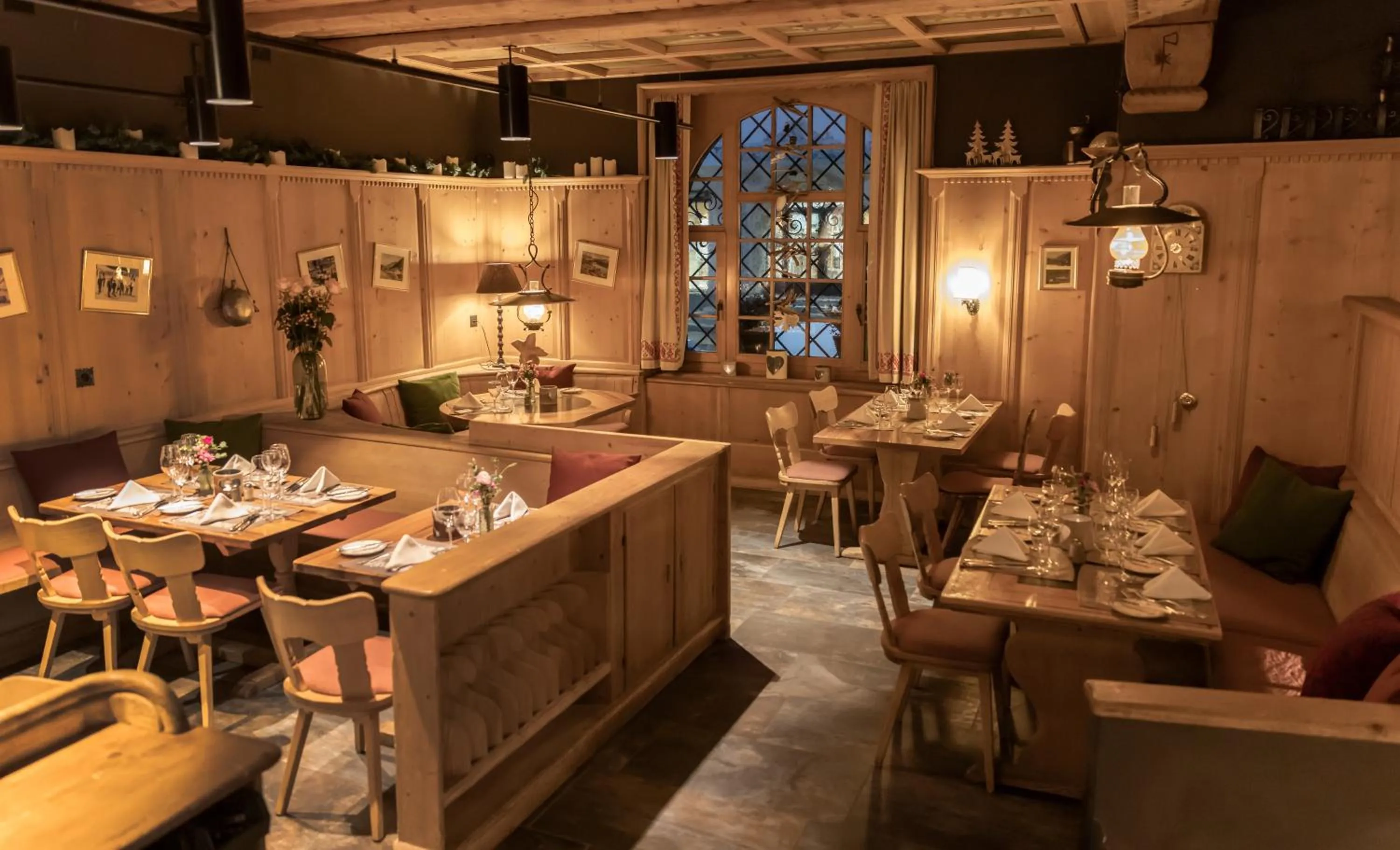 Restaurant/places to eat in Hotel Parsenn