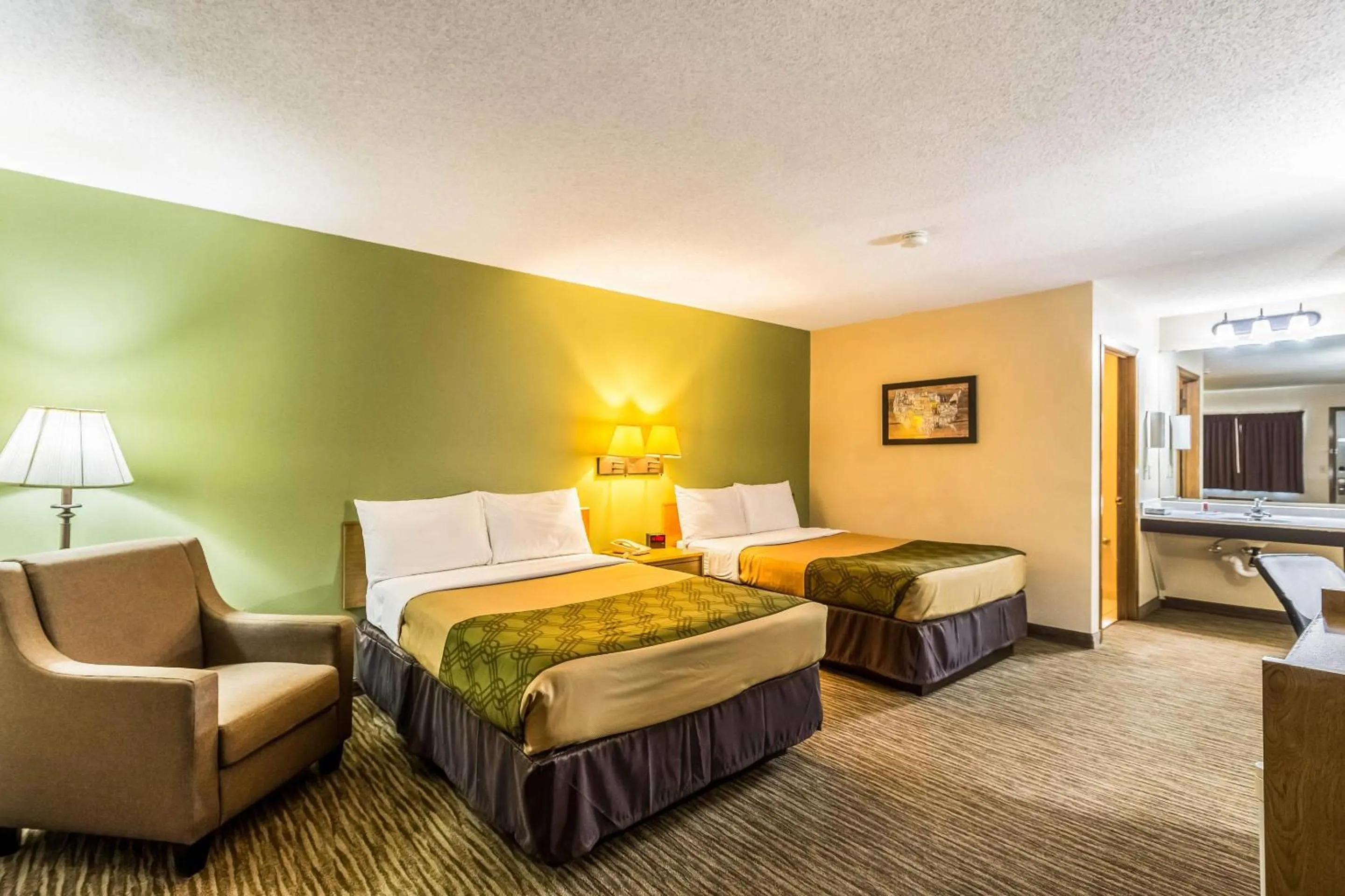 Bedroom, Bed in Econo Lodge - Valley City