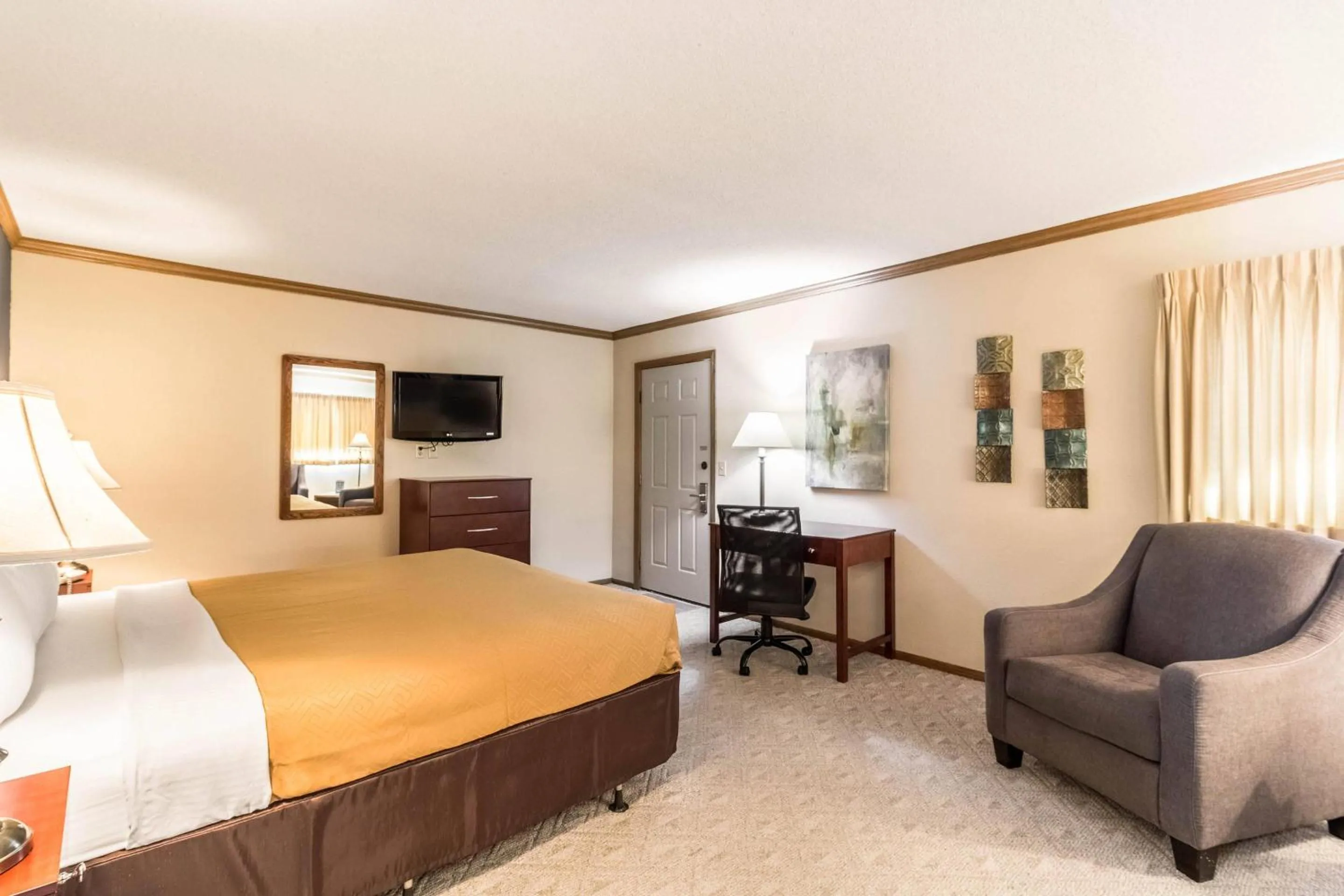 Bedroom, Bed in Econo Lodge - Valley City