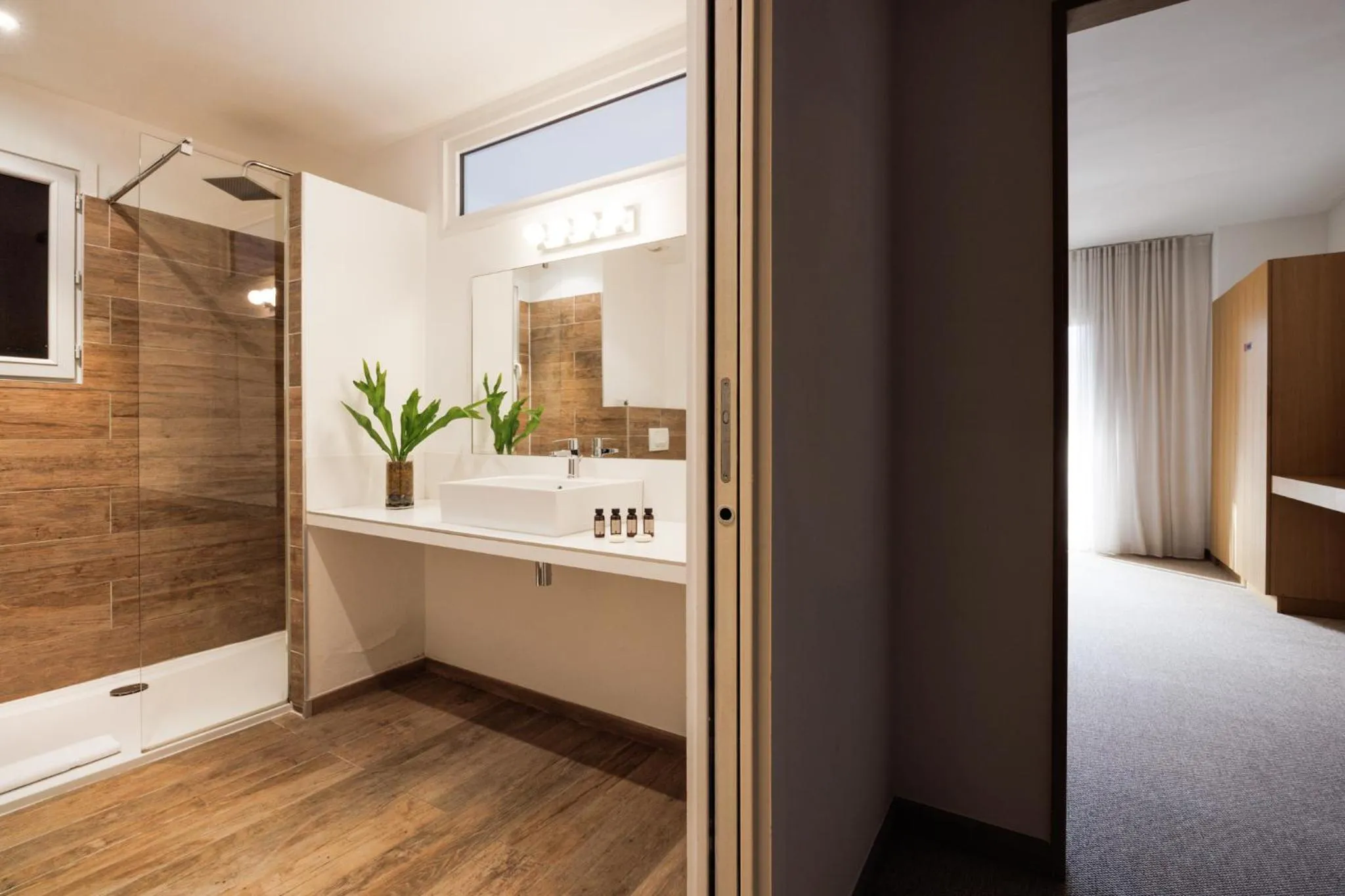 Shower, Bed in Le Balamina