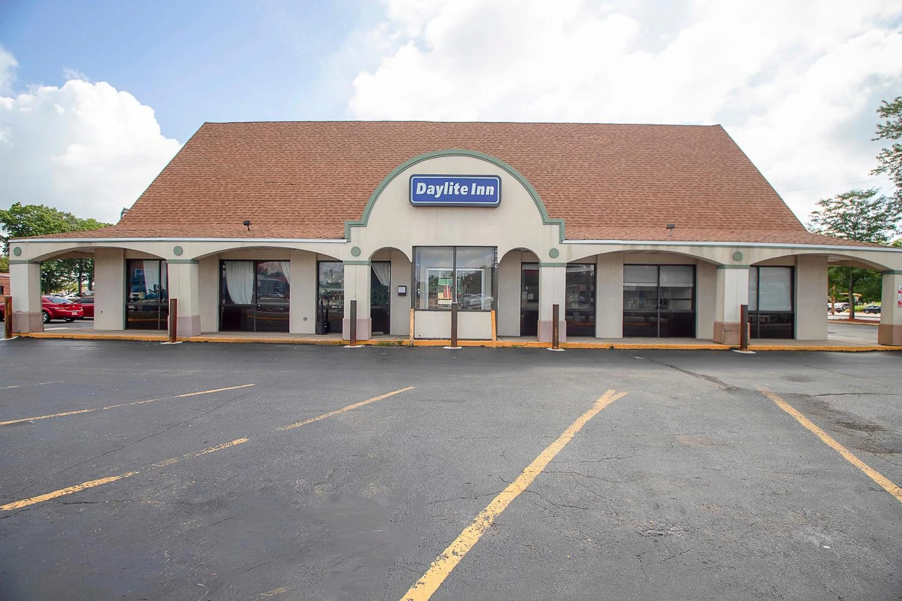 Facade/entrance in Hotel O Daylight Inn Elkhart I-90, IN
