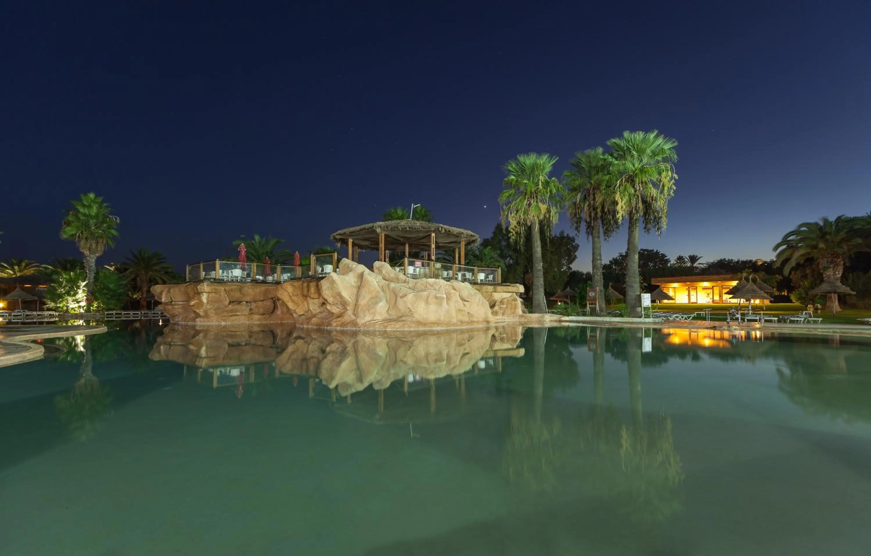 Night in Sentido Phenicia