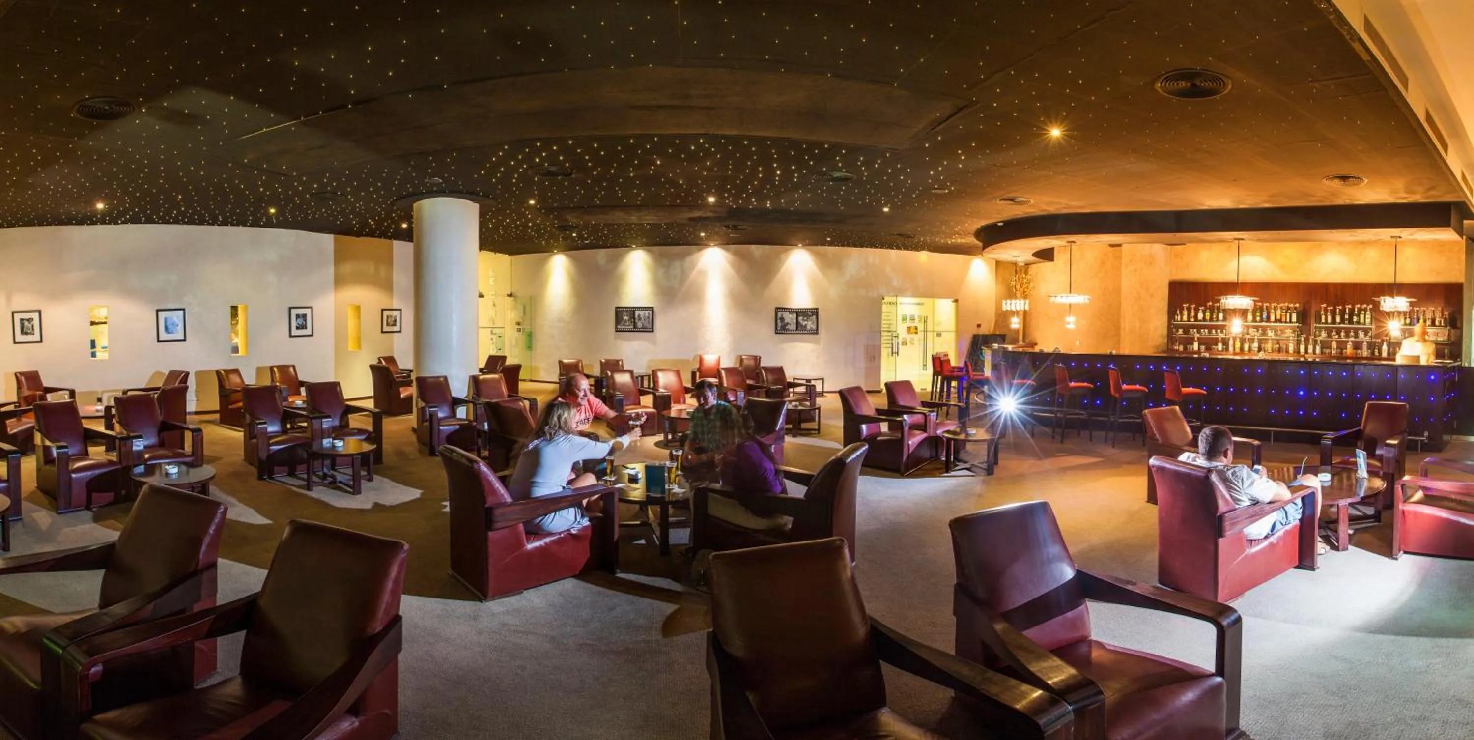 Night in Sentido Phenicia