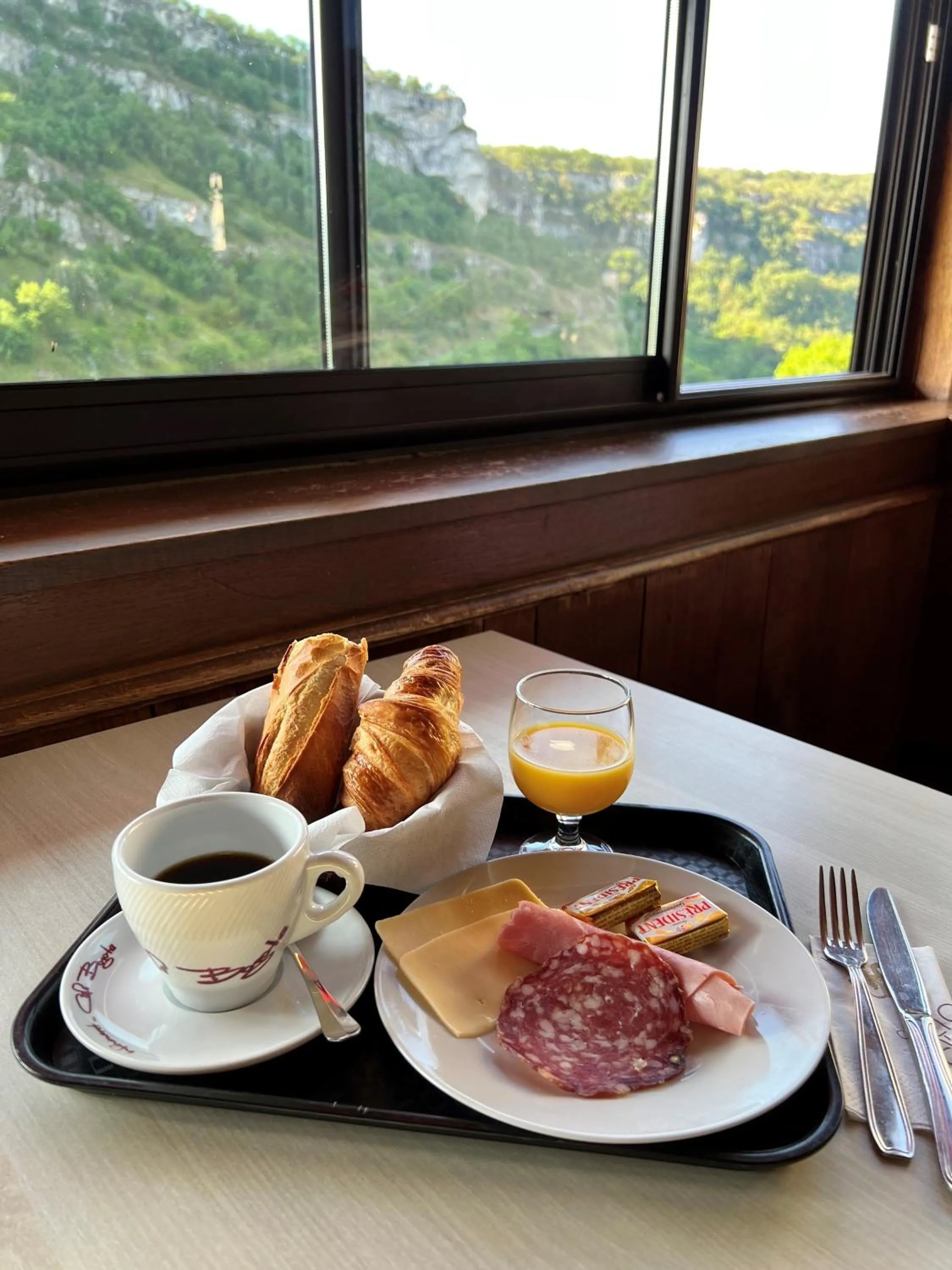 Restaurant/places to eat in Hotel du Lion d'Or