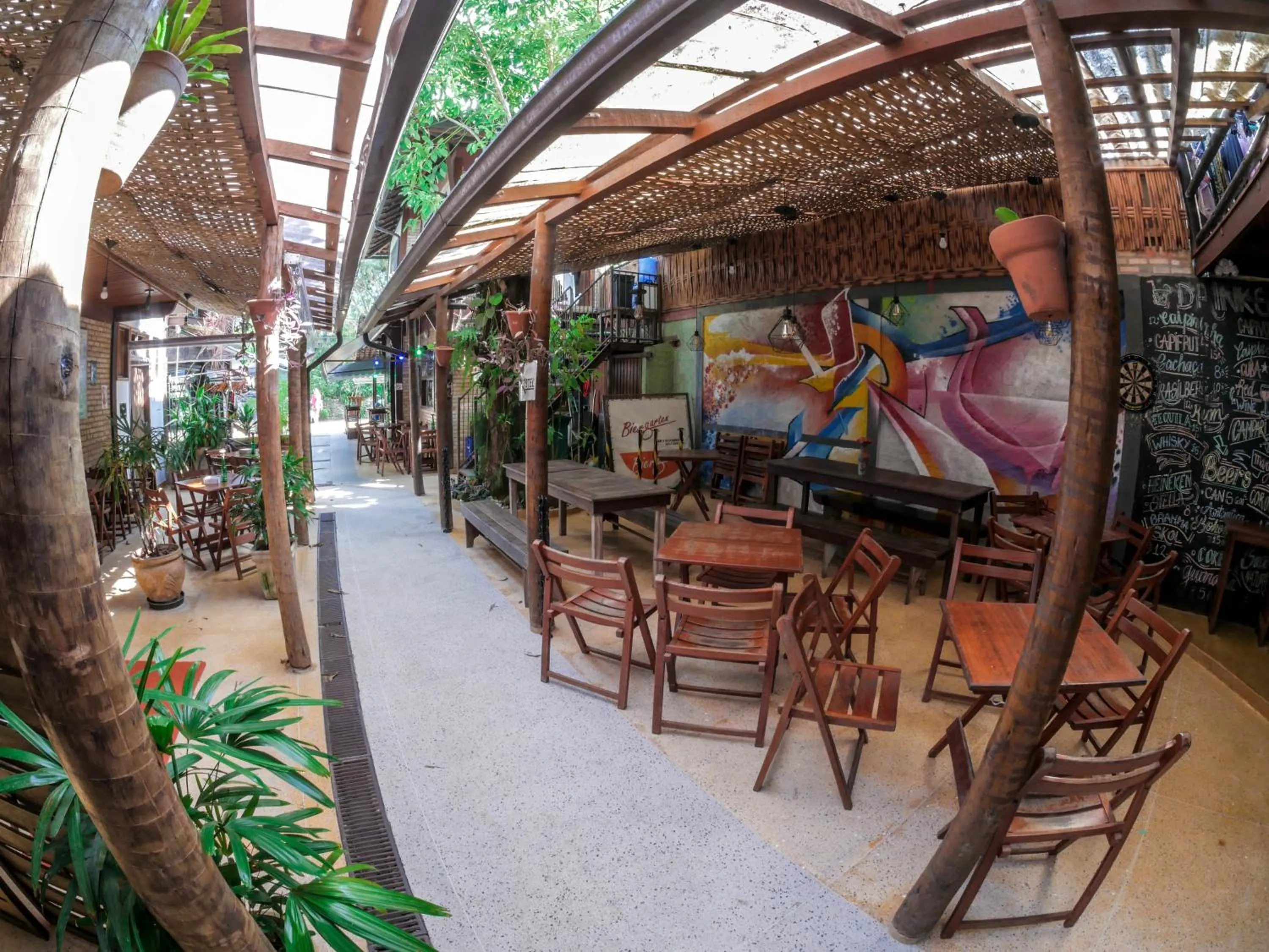 Restaurant/places to eat in Biergarten Hostel