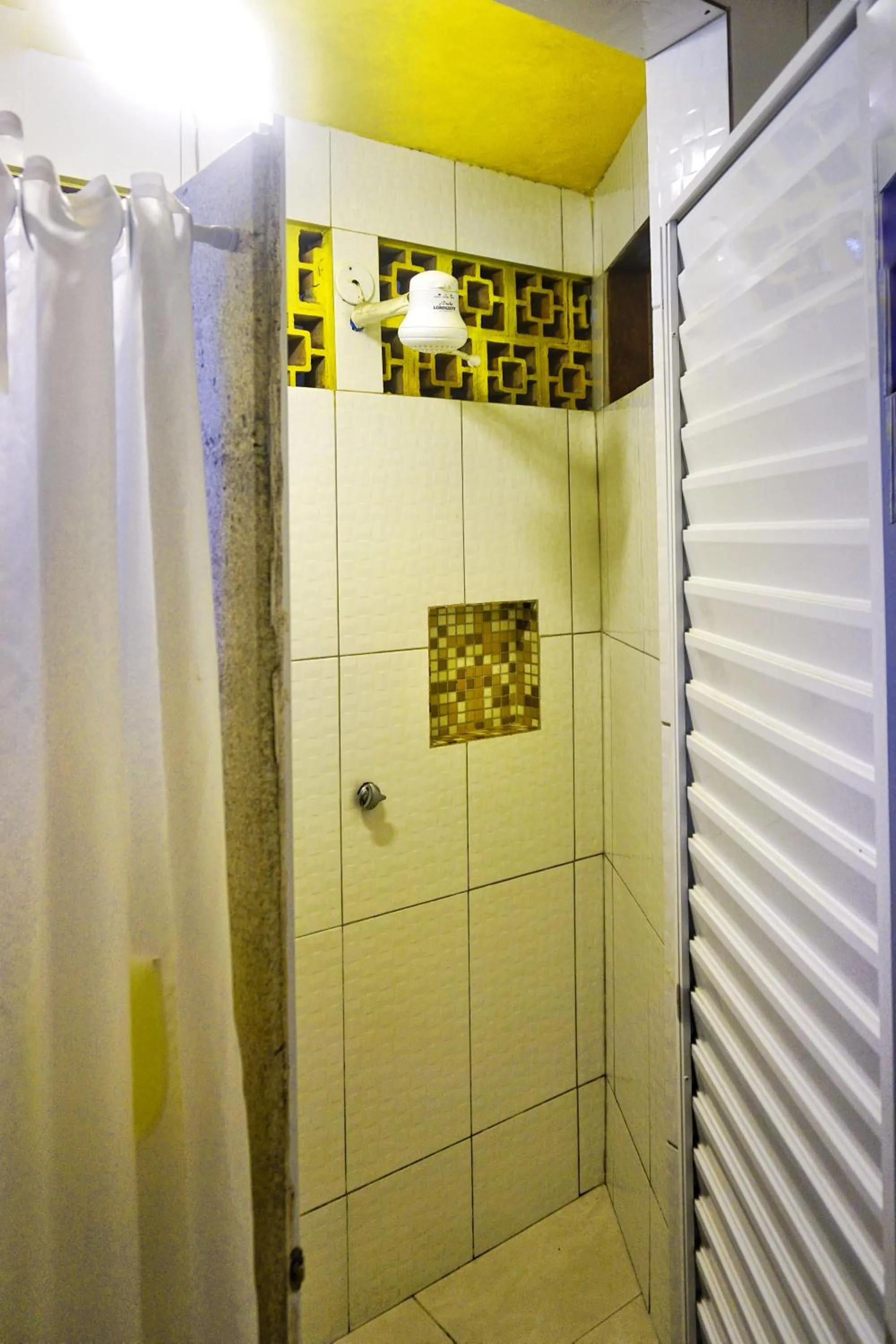 Shower in Biergarten Hostel