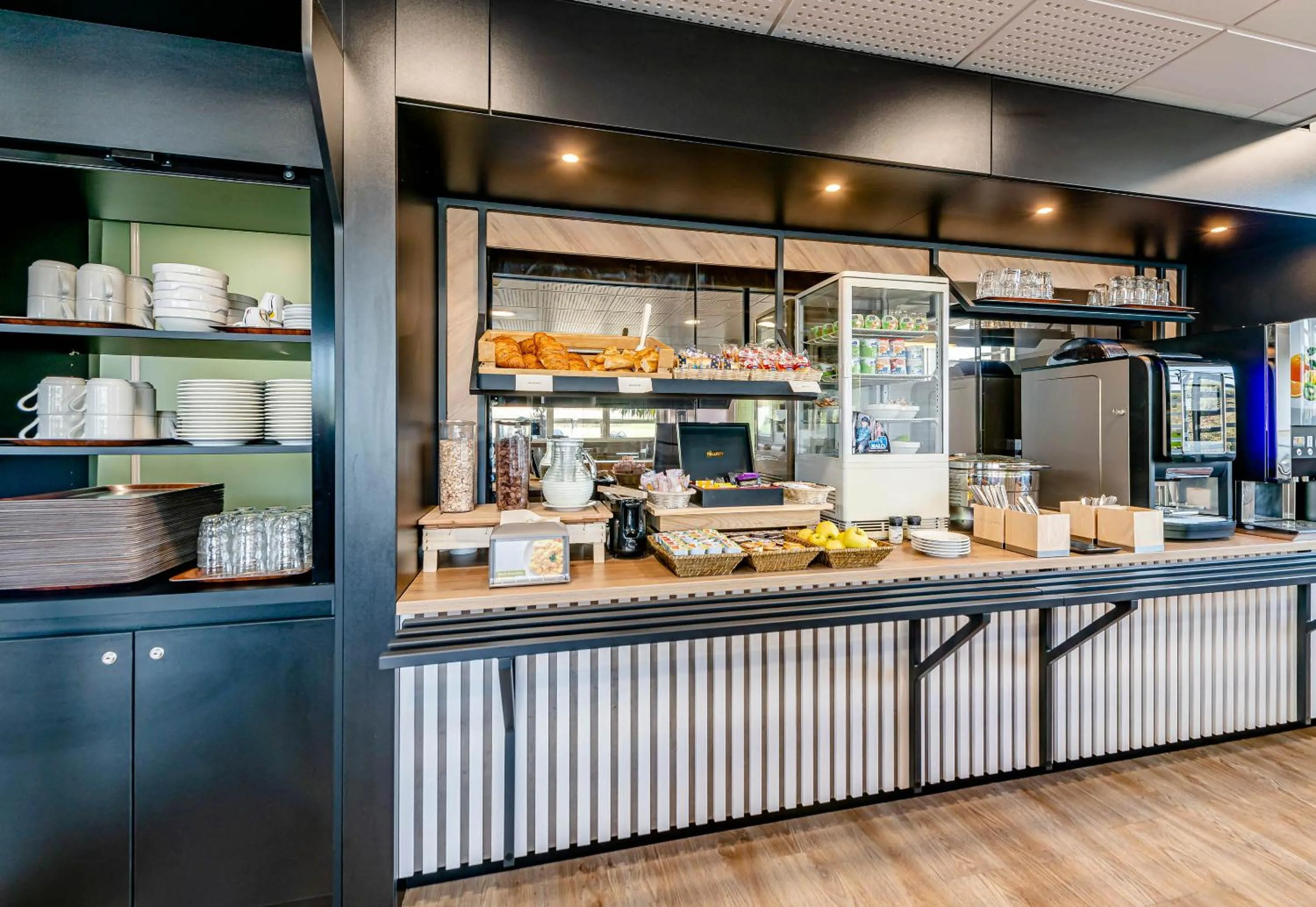 Buffet breakfast in B&B HOTEL Bordeaux Talence