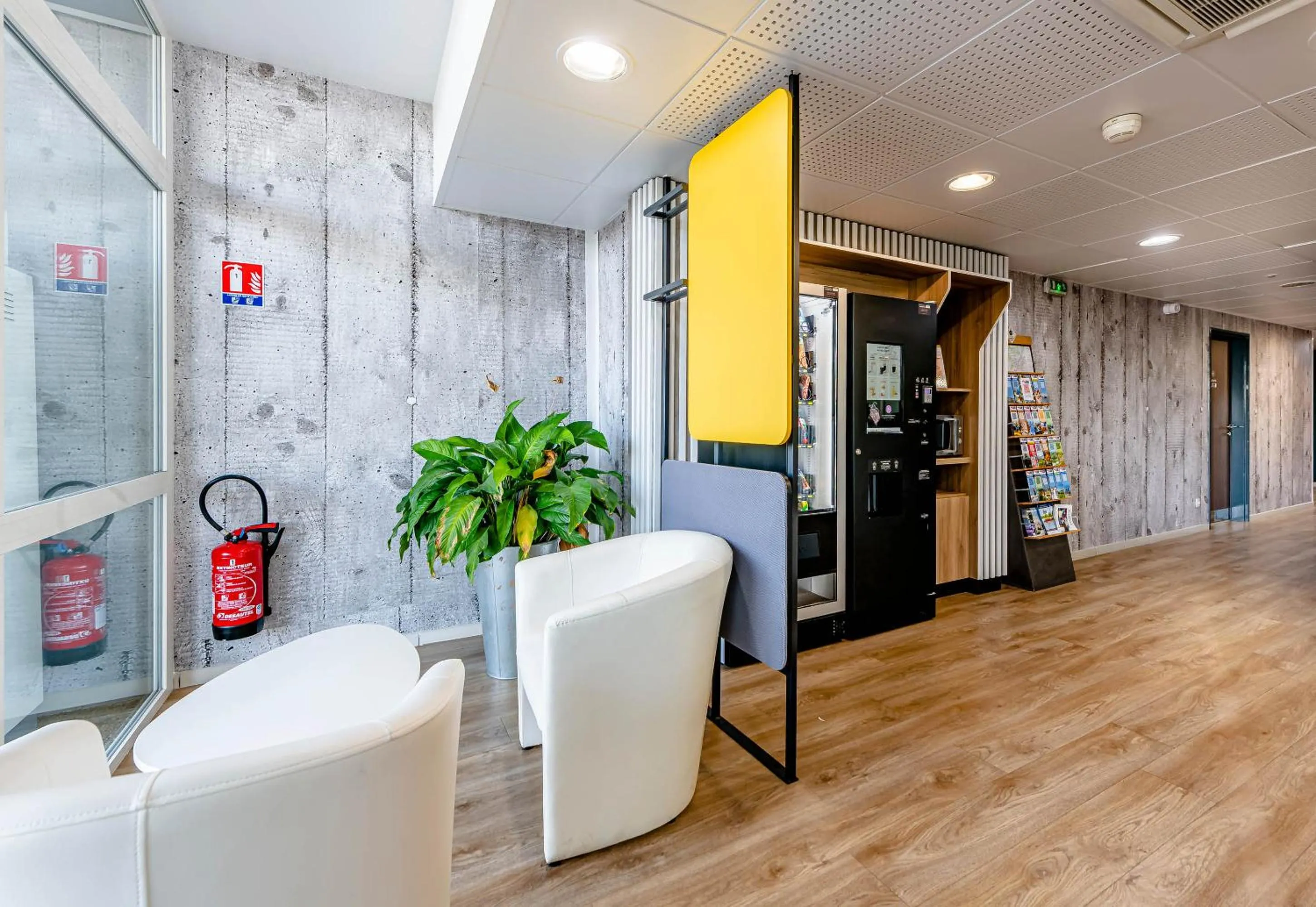 Seating area in B&B HOTEL Bordeaux Talence