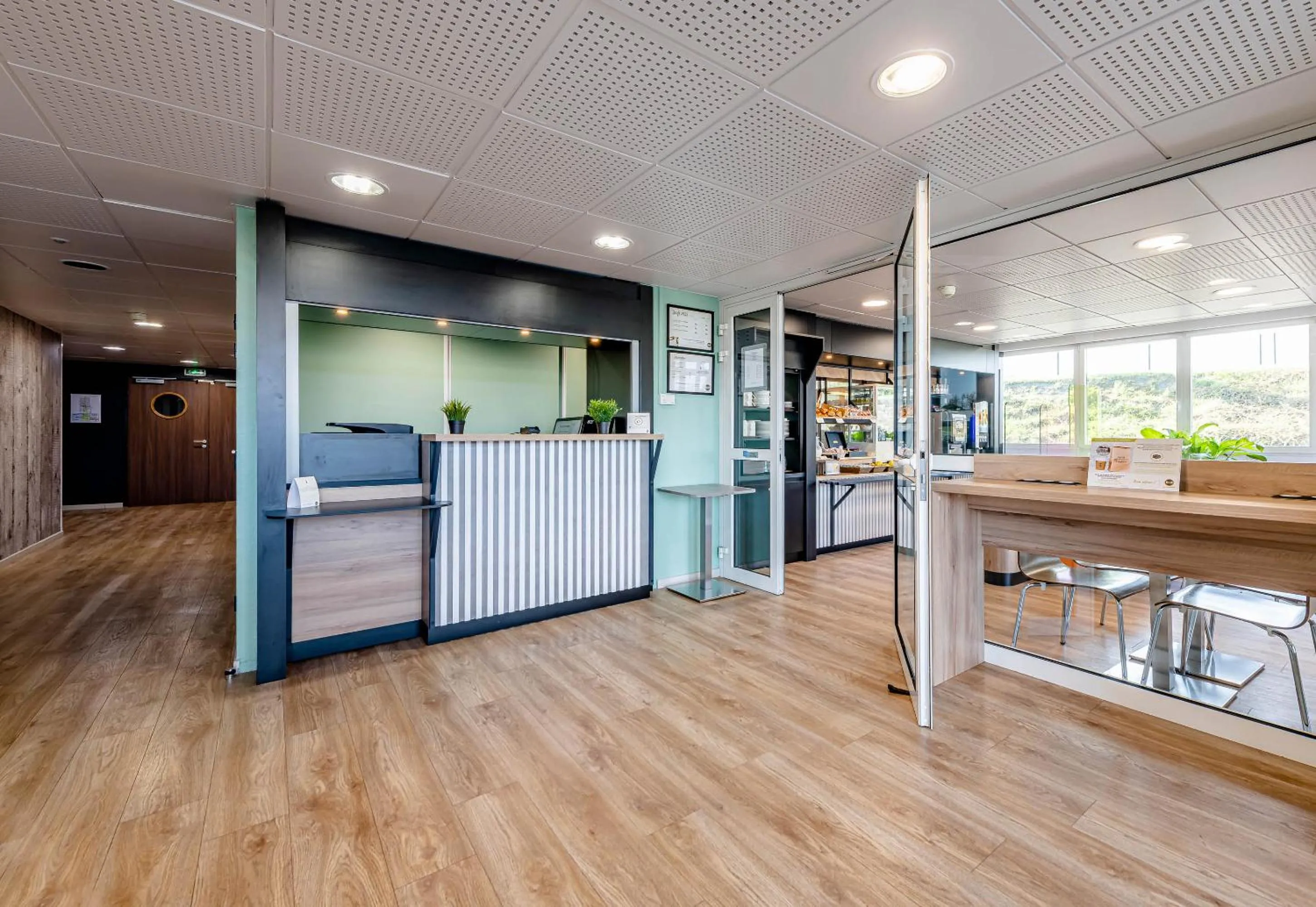 Lobby or reception in B&B HOTEL Bordeaux Talence