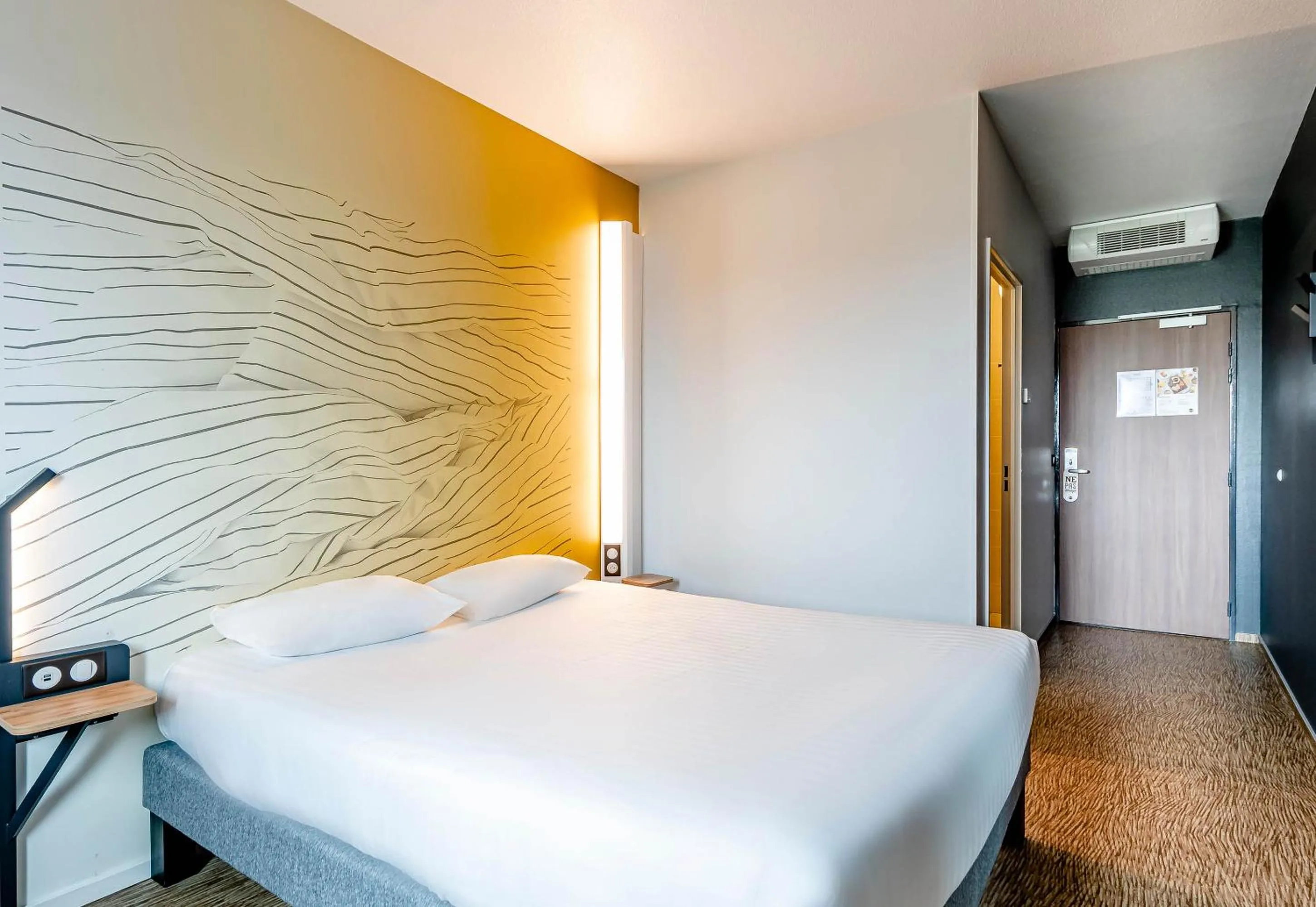 Bedroom, Bed in B&B HOTEL Bordeaux Talence