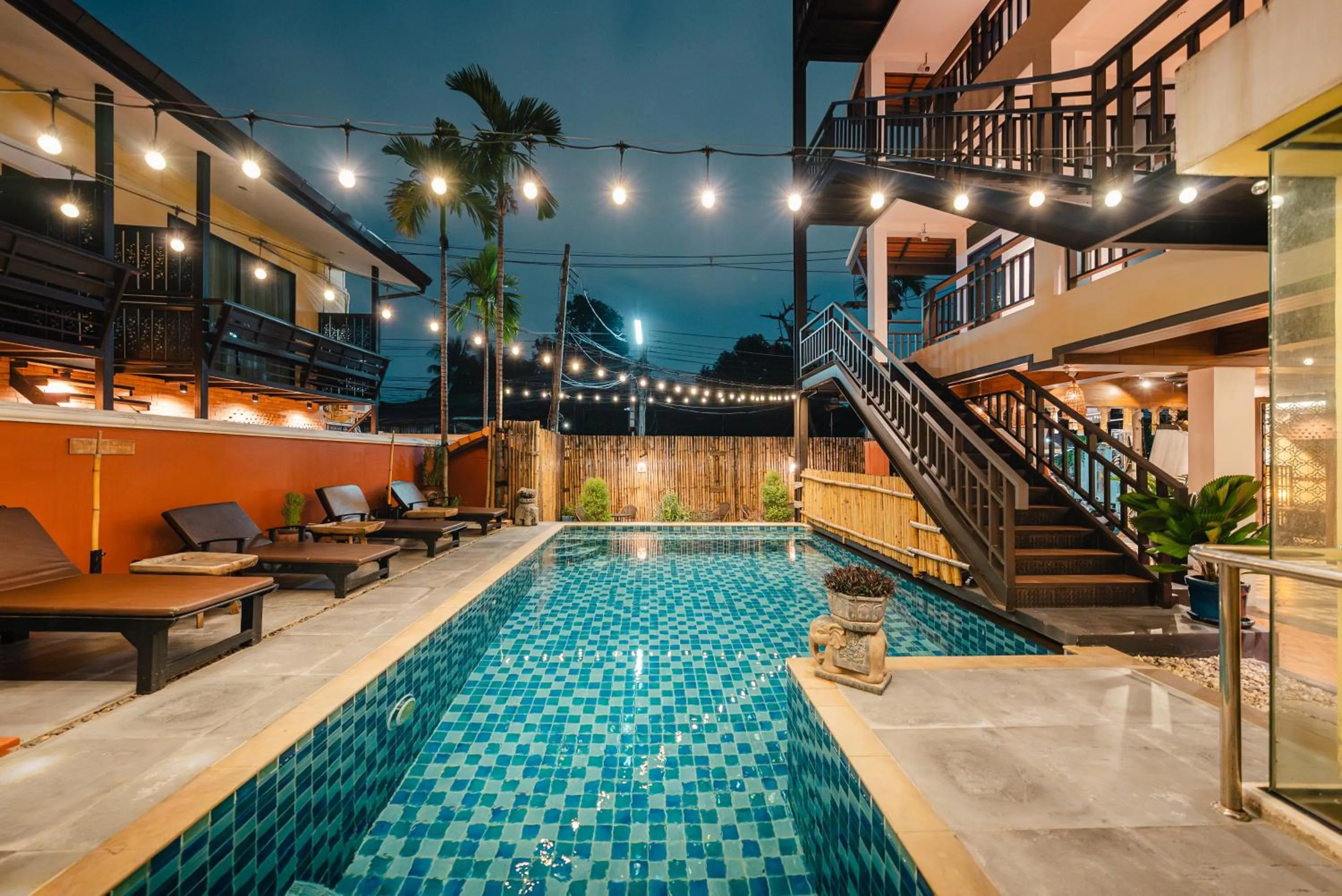 Swimming pool in THEE Kashatharn by TH District