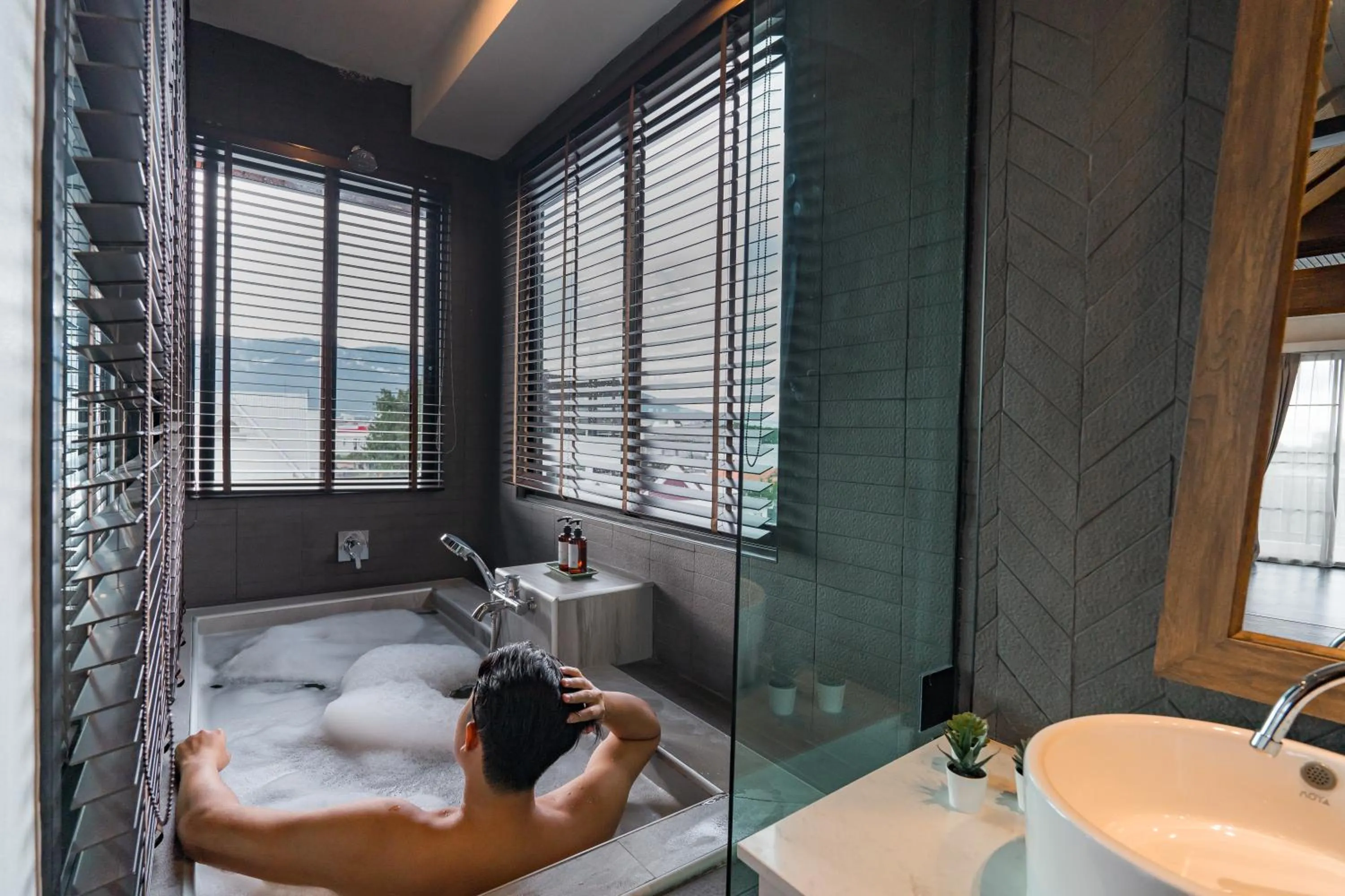 Bath in THEE Kashatharn by TH District