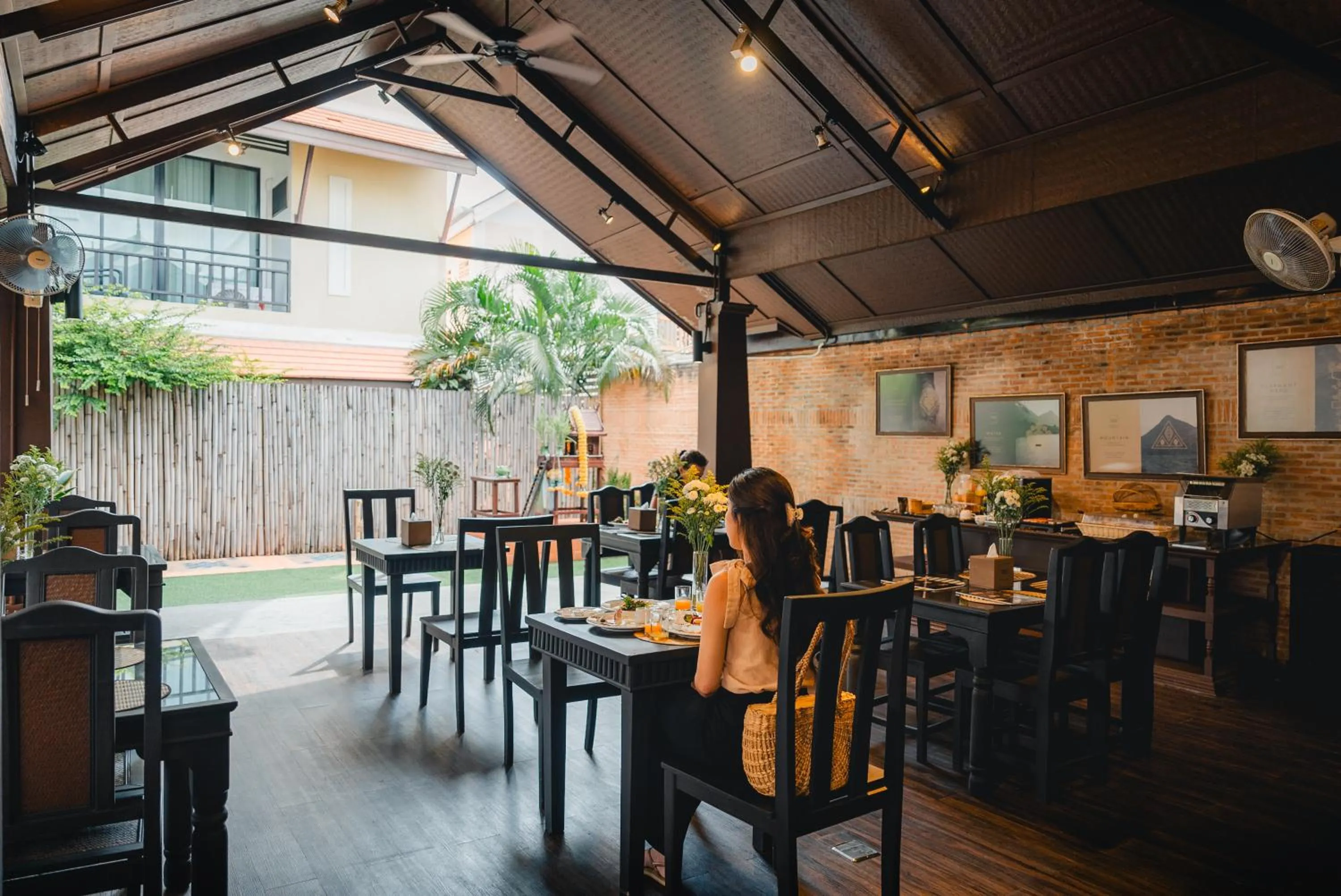 Restaurant/places to eat in THEE Kashatharn by TH District