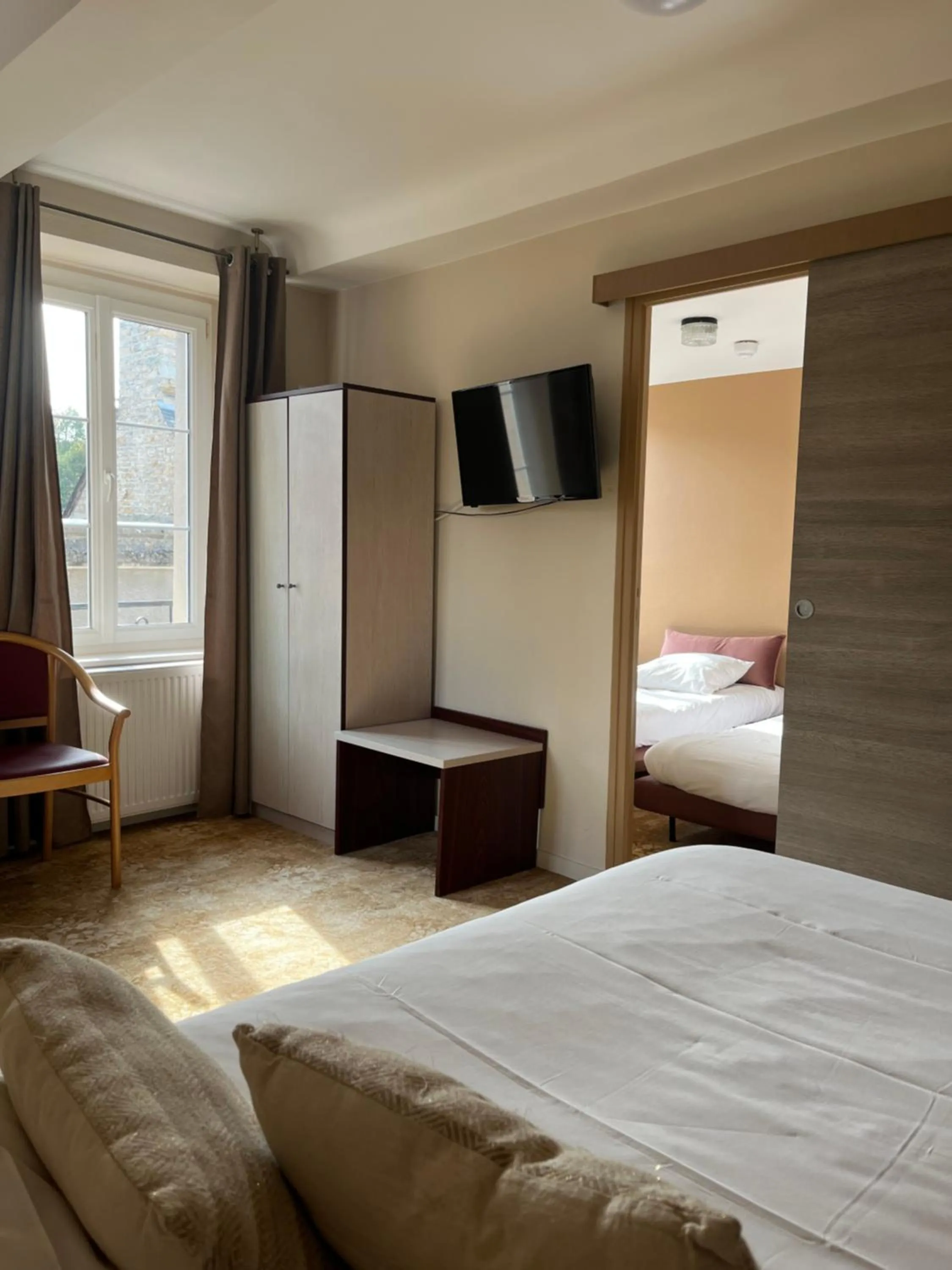 TV and multimedia, Bed in Logis Hotel Spa Restaurant Au Site Normand