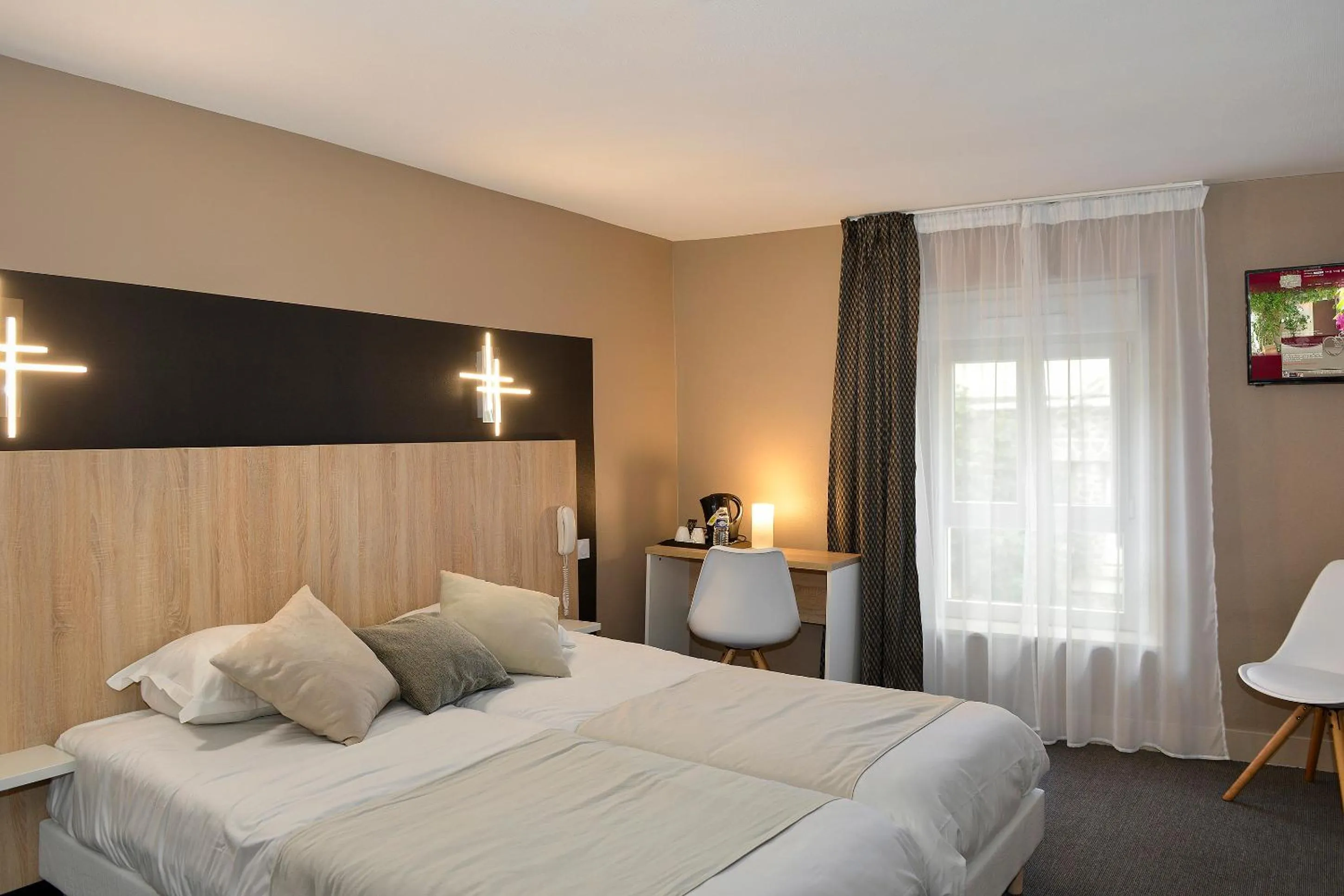 Bed in Logis Hotel Spa Restaurant Au Site Normand