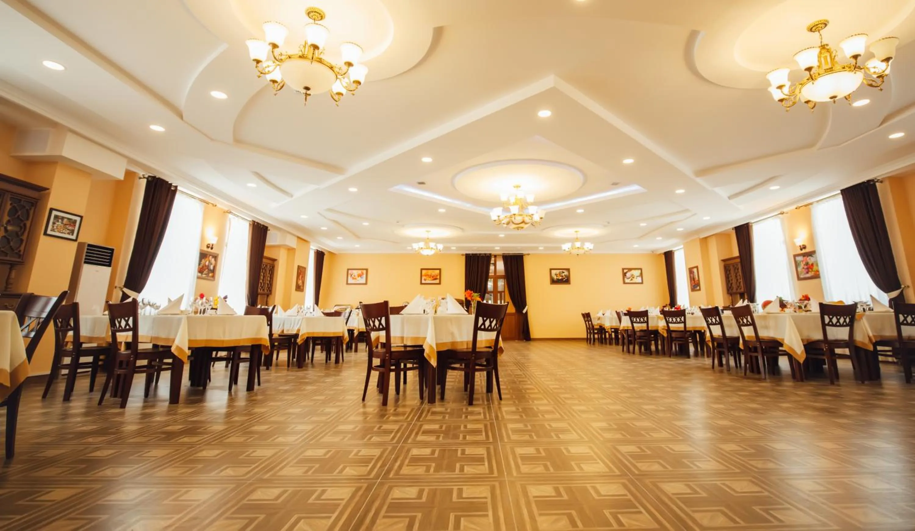 Restaurant/places to eat in Bek Khiva Hotel