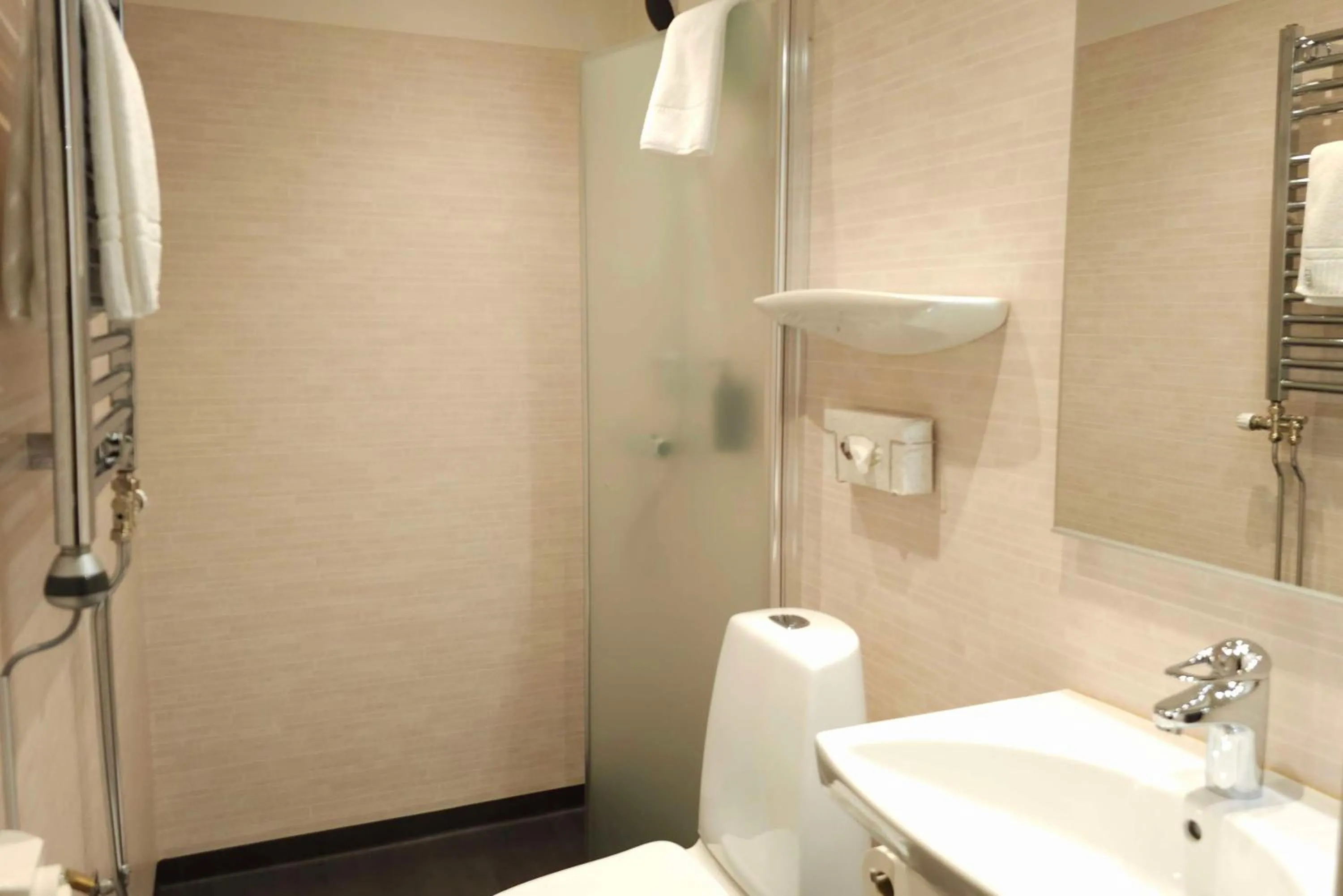 Bathroom in Best Western Centralhotellet