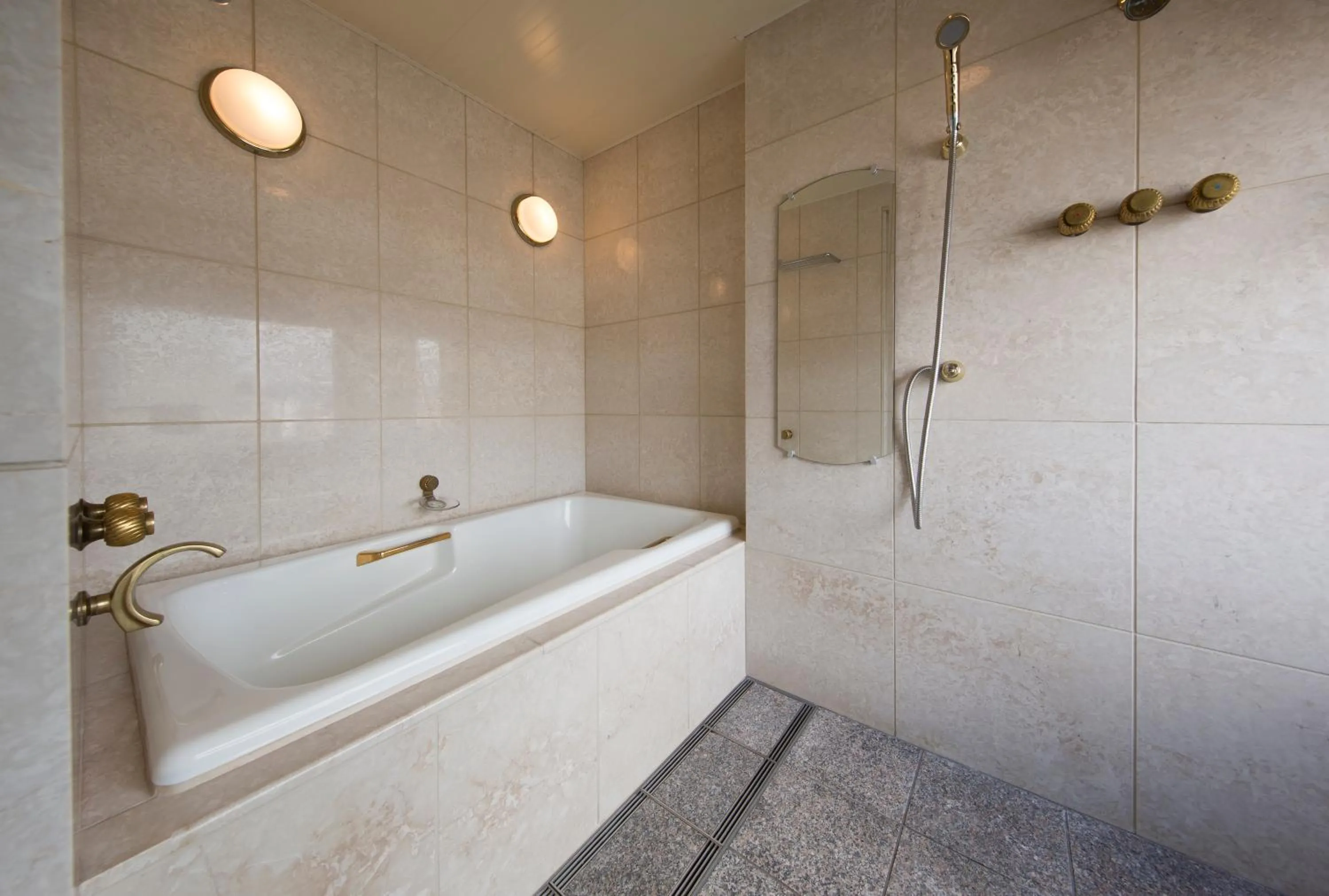 Shower in Hotel Nikko Princess Kyoto