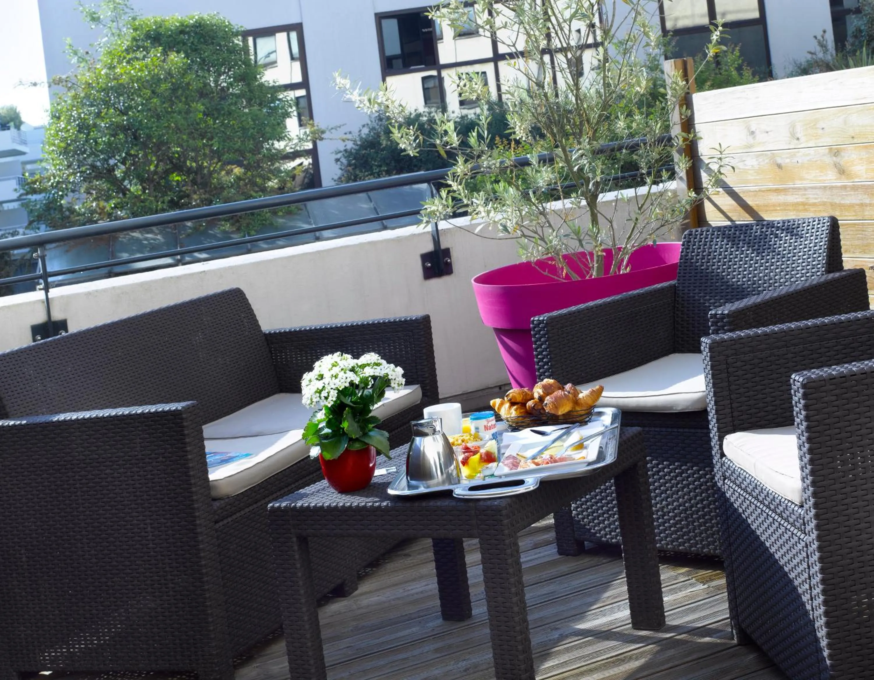 Patio in Novotel Bordeaux Centre Gare Saint Jean