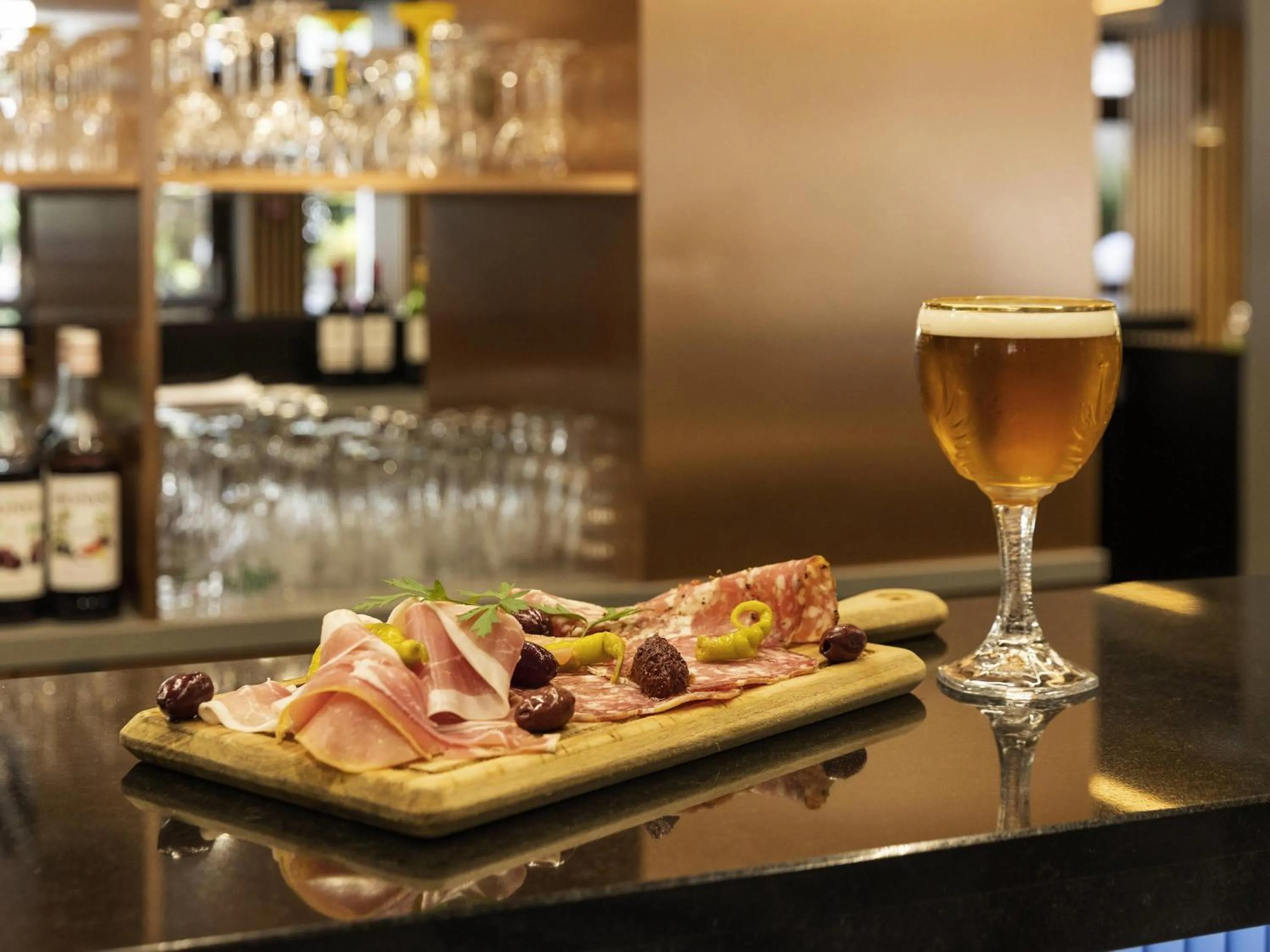 Lounge or bar in Novotel Bordeaux Centre Gare Saint Jean