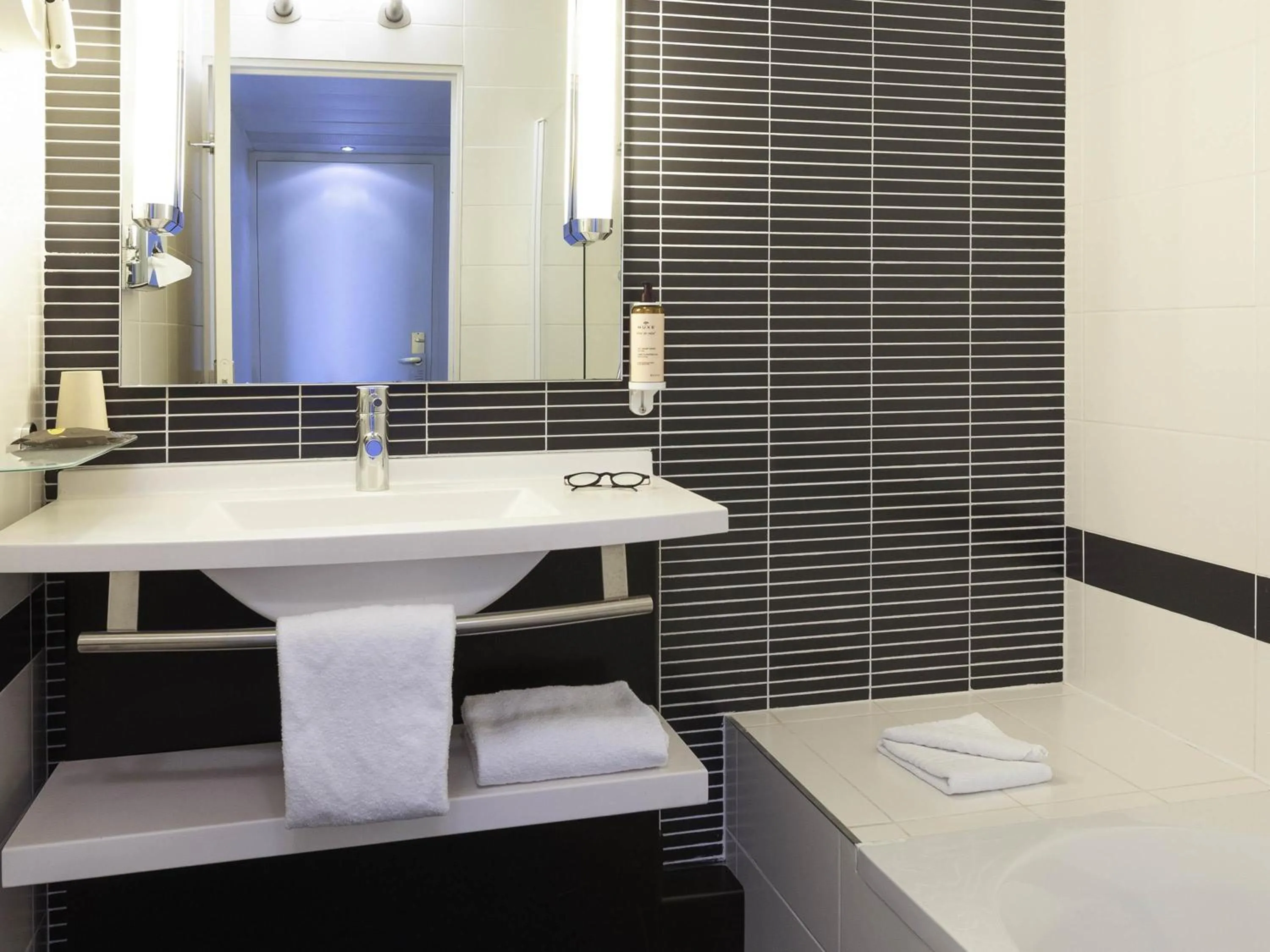 Bedroom in Novotel Bordeaux Centre Gare Saint Jean