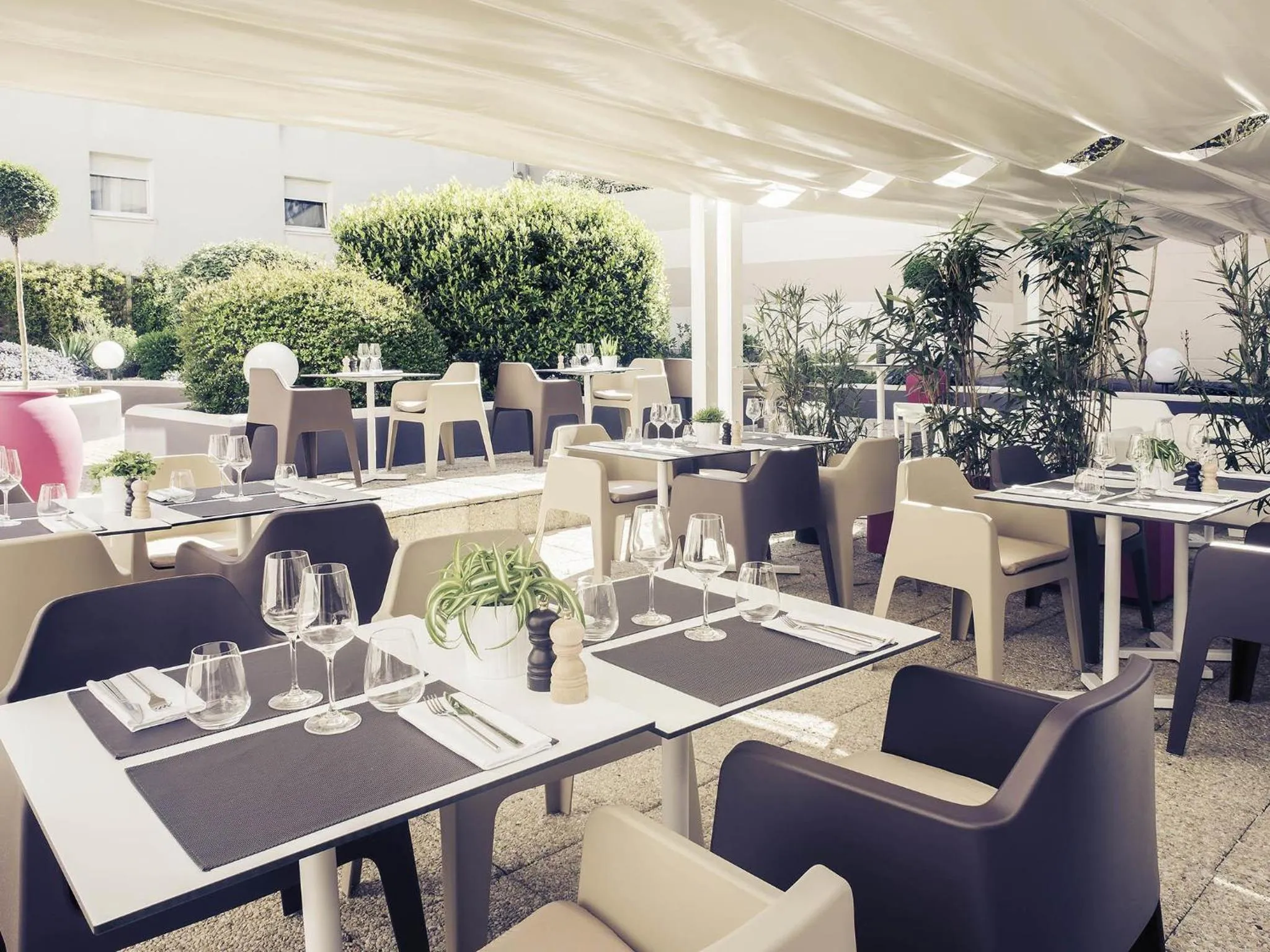 Restaurant/places to eat in Novotel Bordeaux Centre Gare Saint Jean