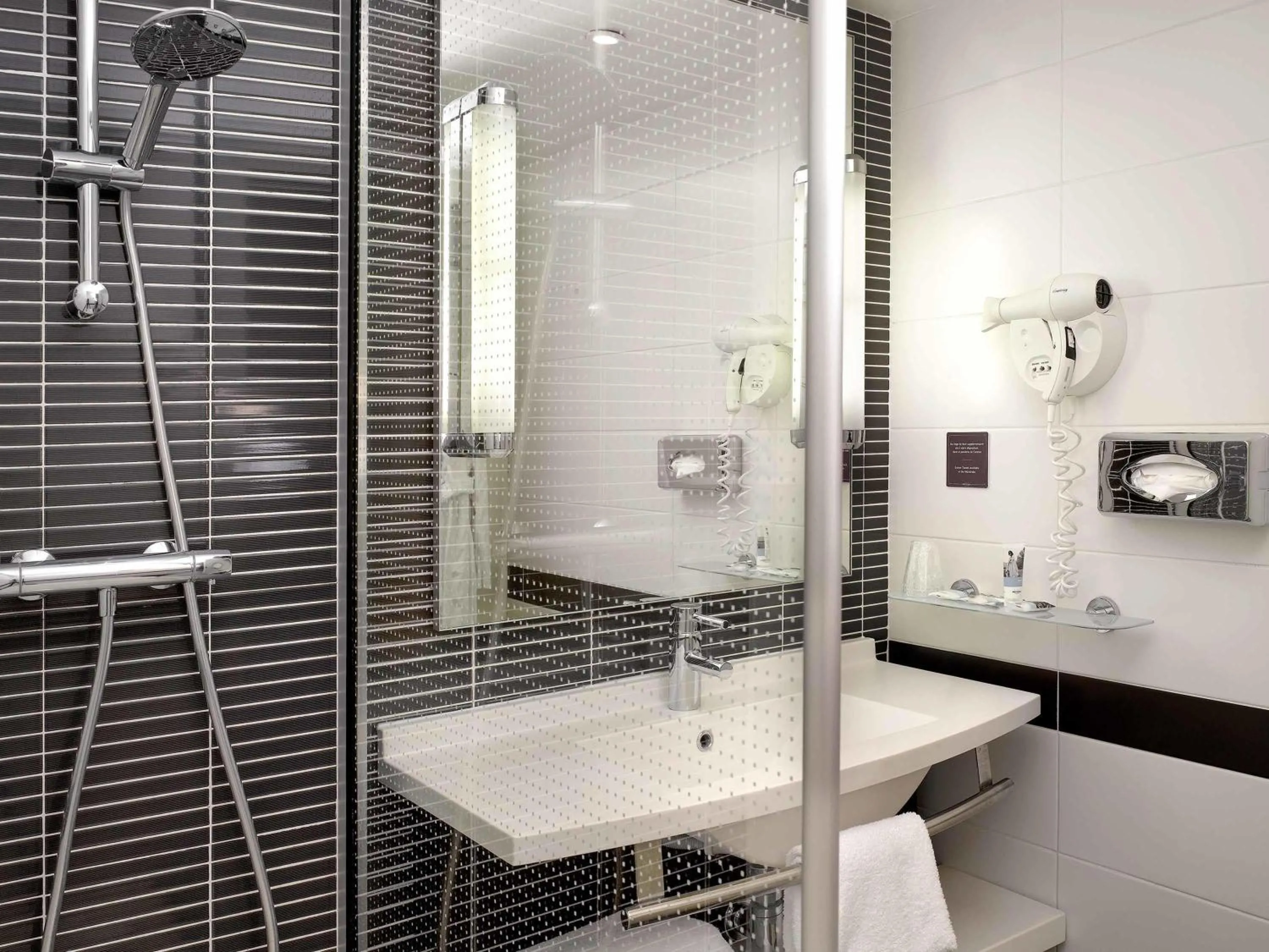 Bedroom in Novotel Bordeaux Centre Gare Saint Jean