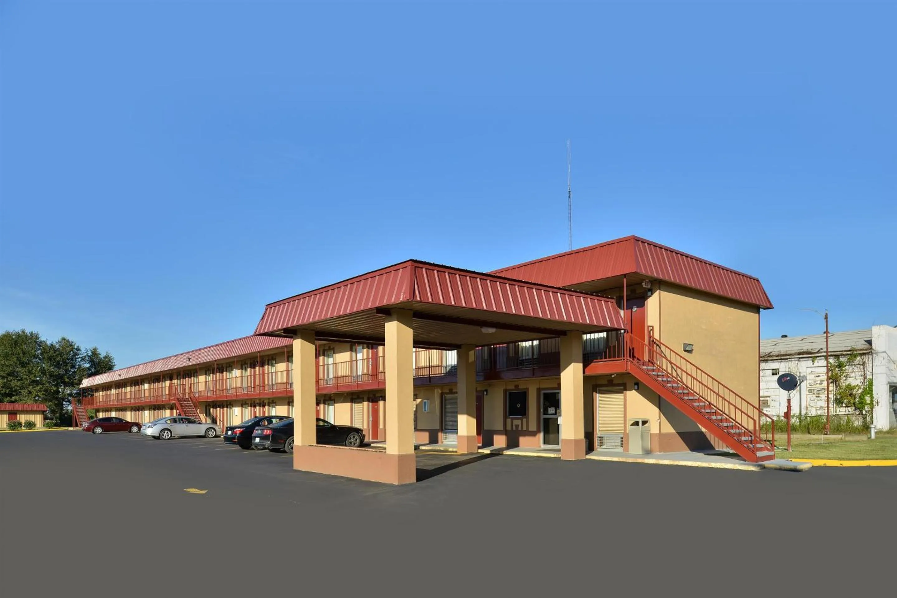Property building in Americas Best Value Inn-Indianola