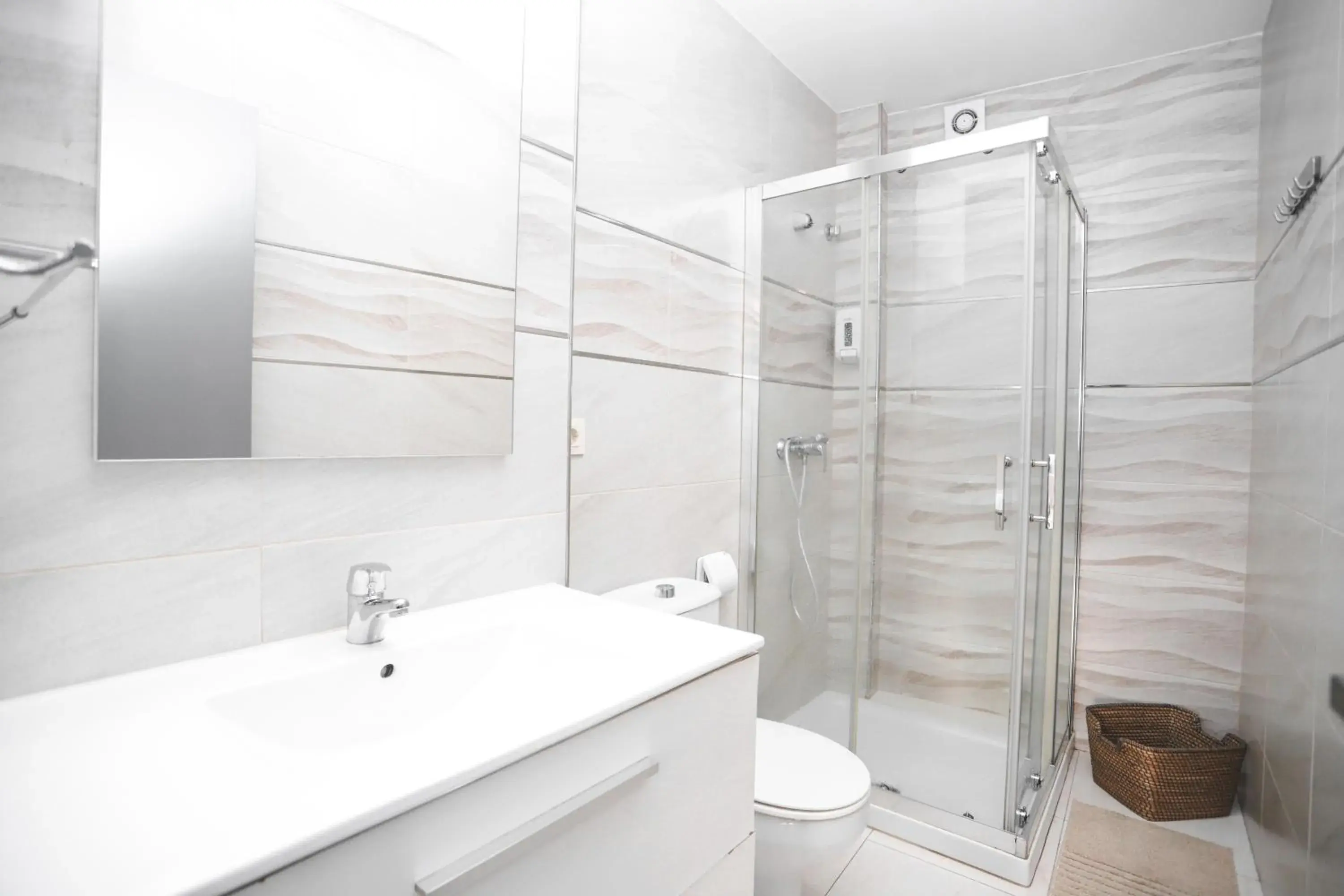 Quadruple Room with Private Bathroom - single occupancy in Pensión Caldas Quadruple Room with Private Bathroom - single occupancy in Pensión Caldas