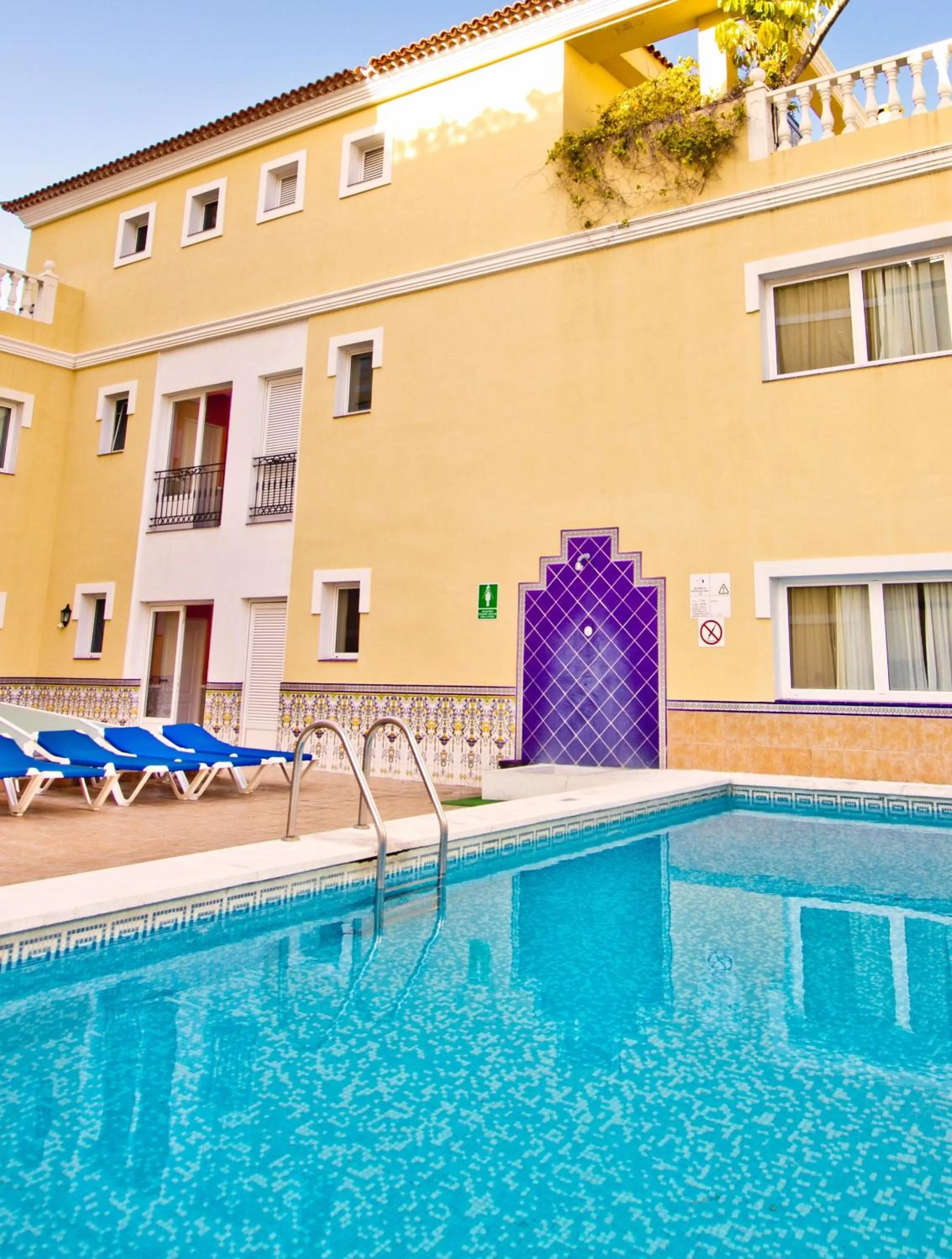 Swimming pool in Apartamentos RF Bambi Adults Only