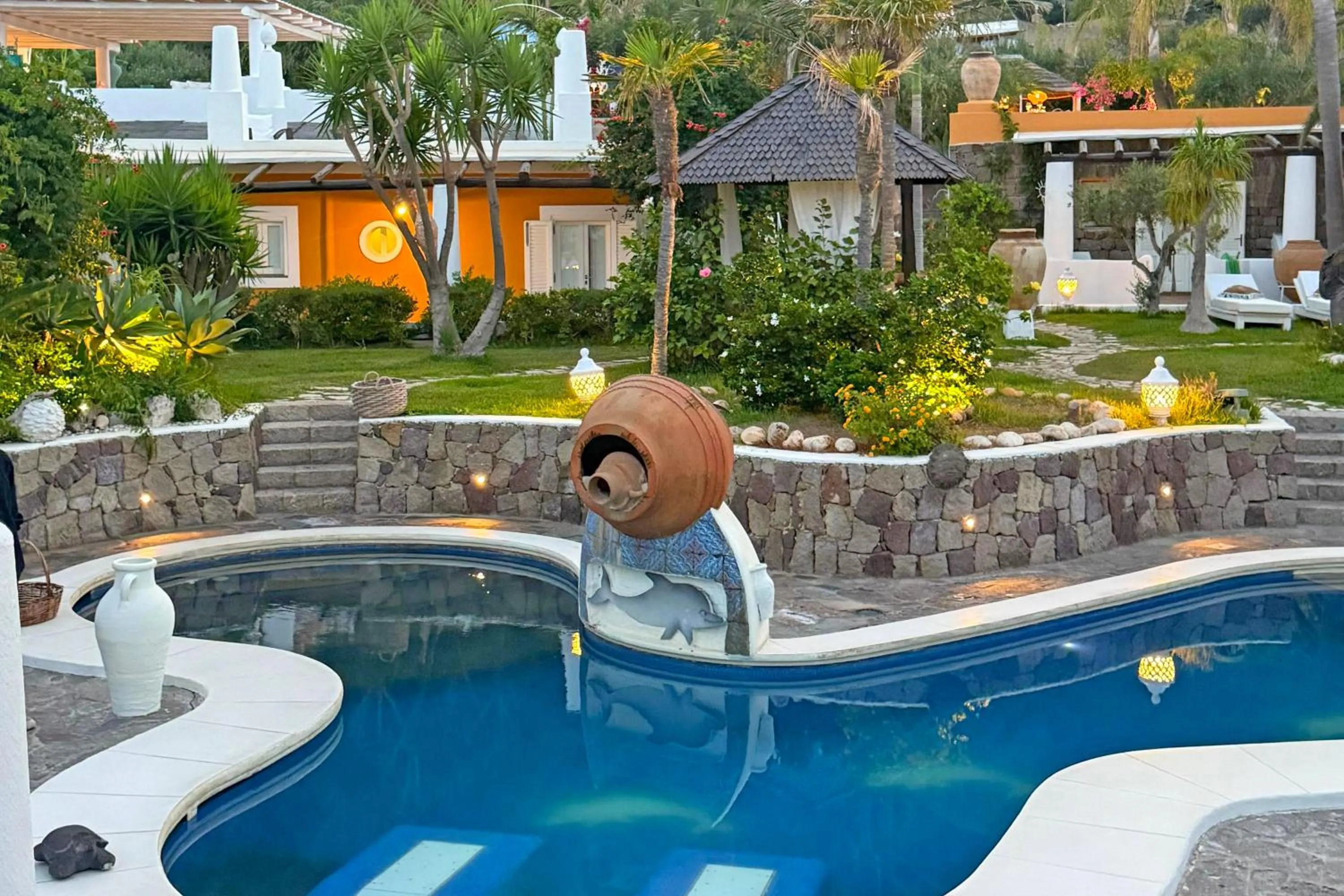 Swimming pool in Hotel Oasi