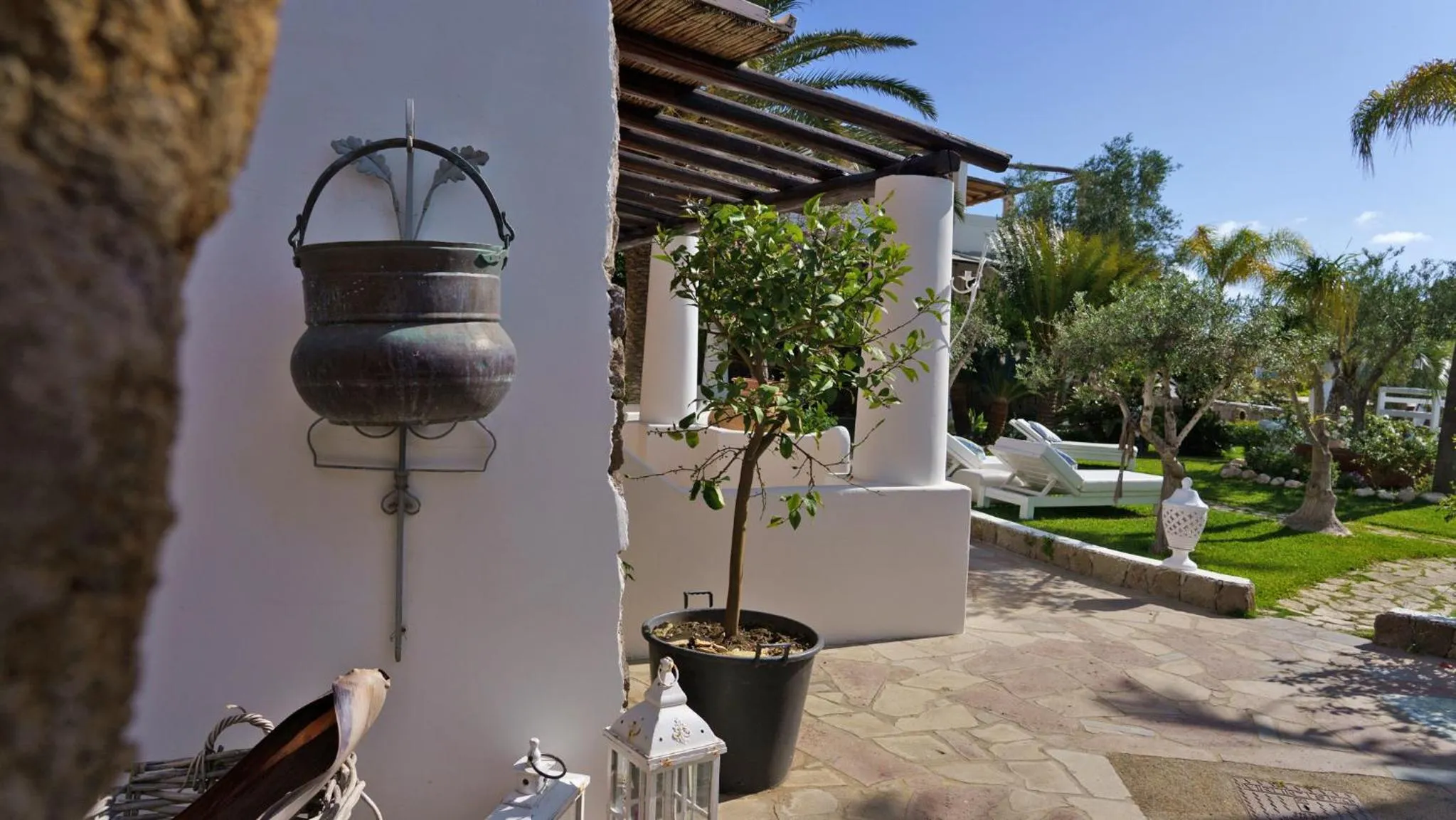 Decorative detail in Hotel Oasi