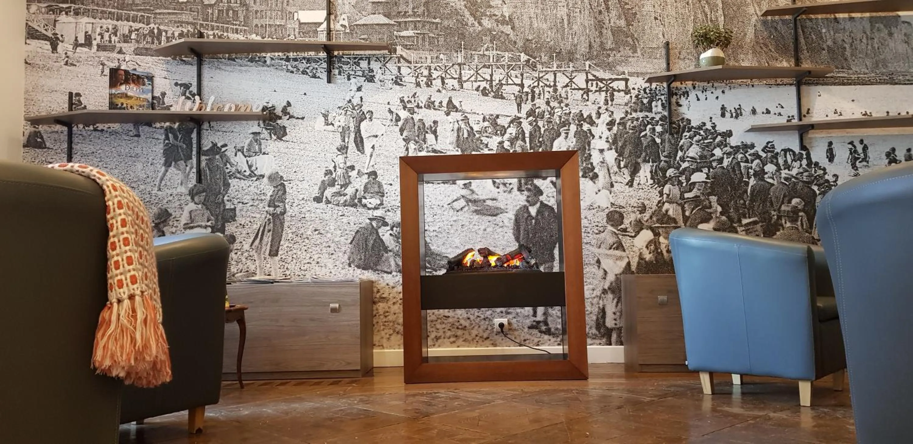 Library in Hôtel Windsor Contact Hôtel